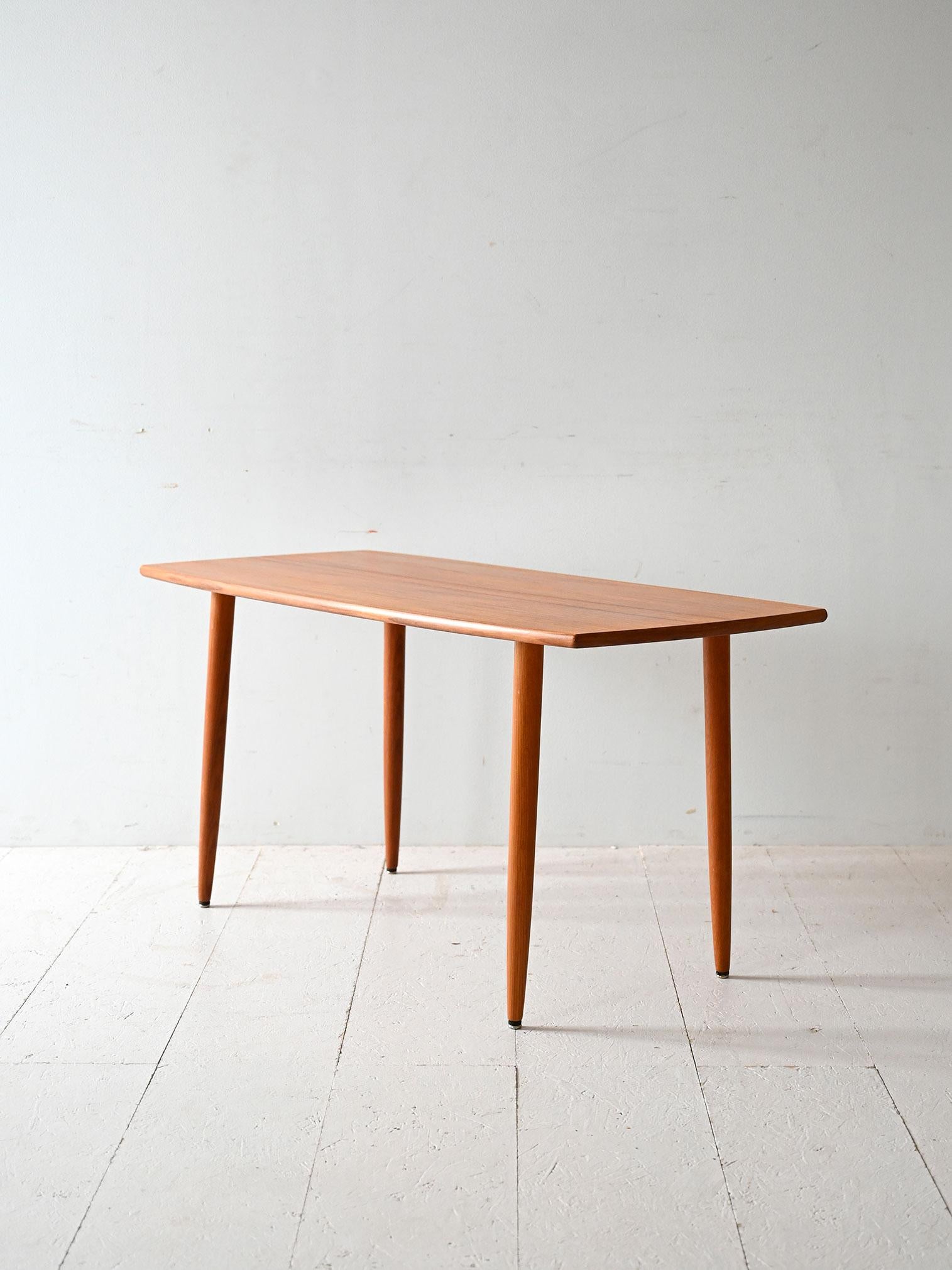 Scandinavian teak coffee table from the 1950s In Good Condition For Sale In Brescia, IT