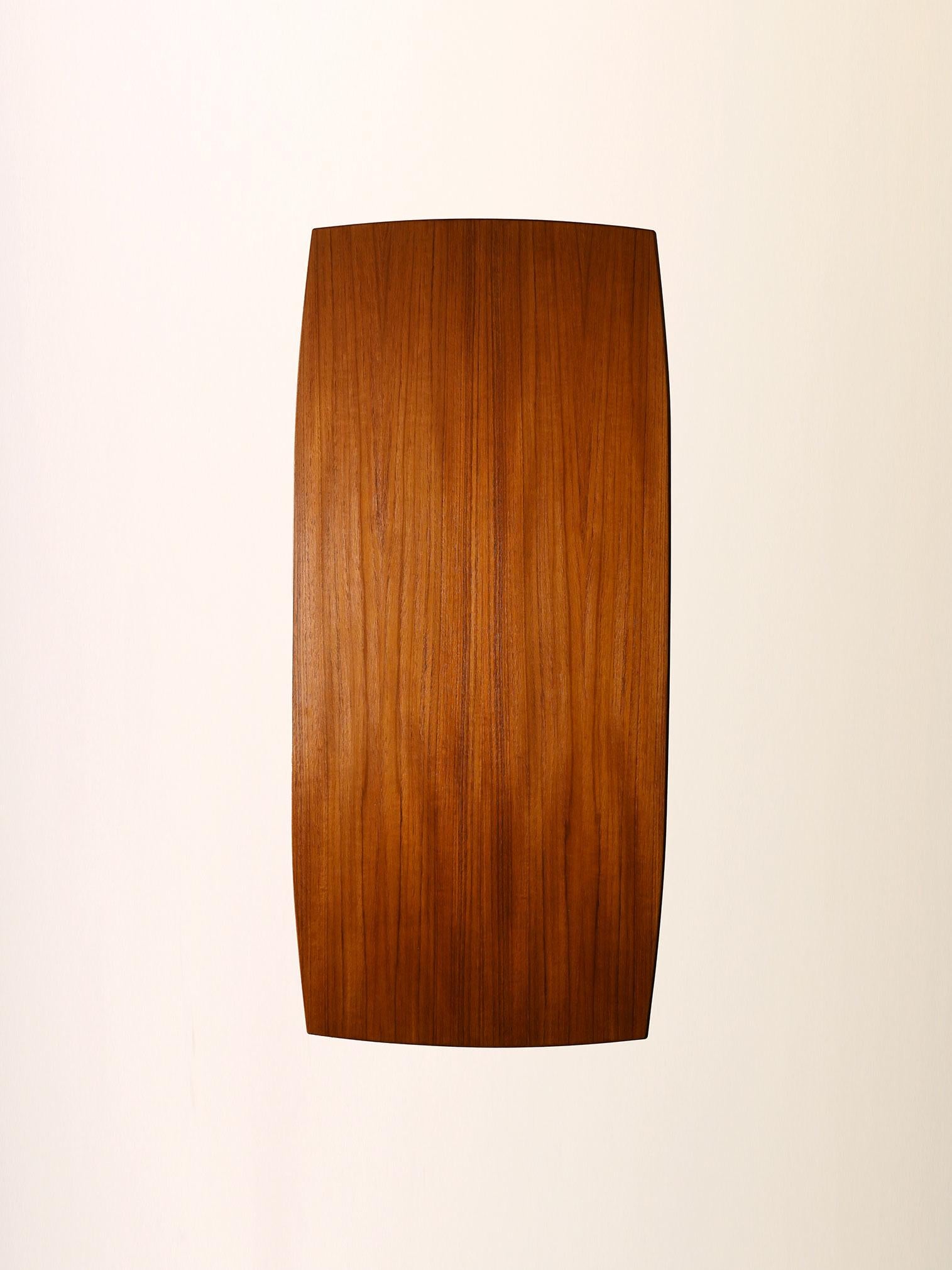 Scandinavian teak coffee table from the 1950s For Sale 1
