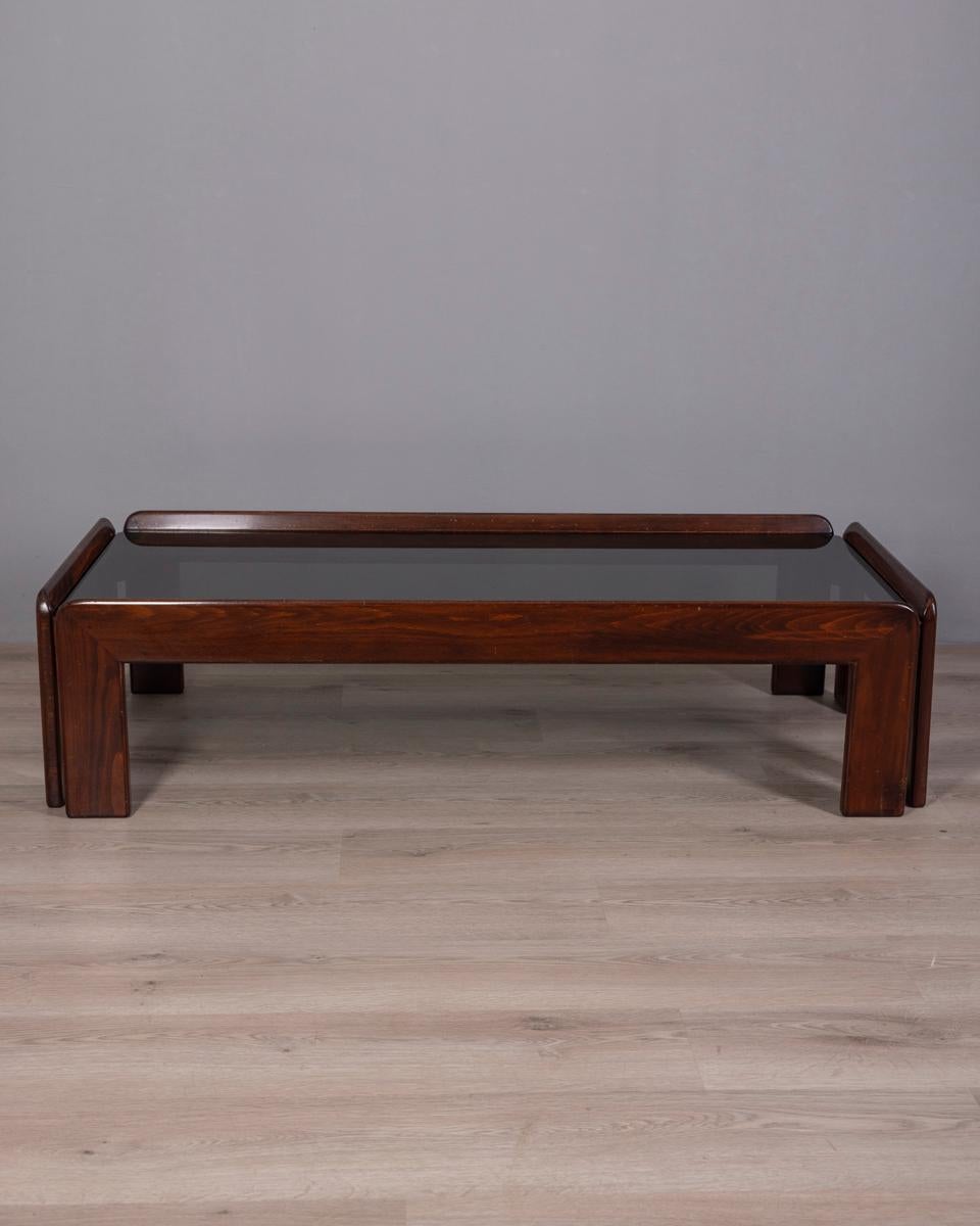 Tavolino da caffè vintage anni '70 in legno e vetro design Afra e Tobia Scarpa Italiano en venta