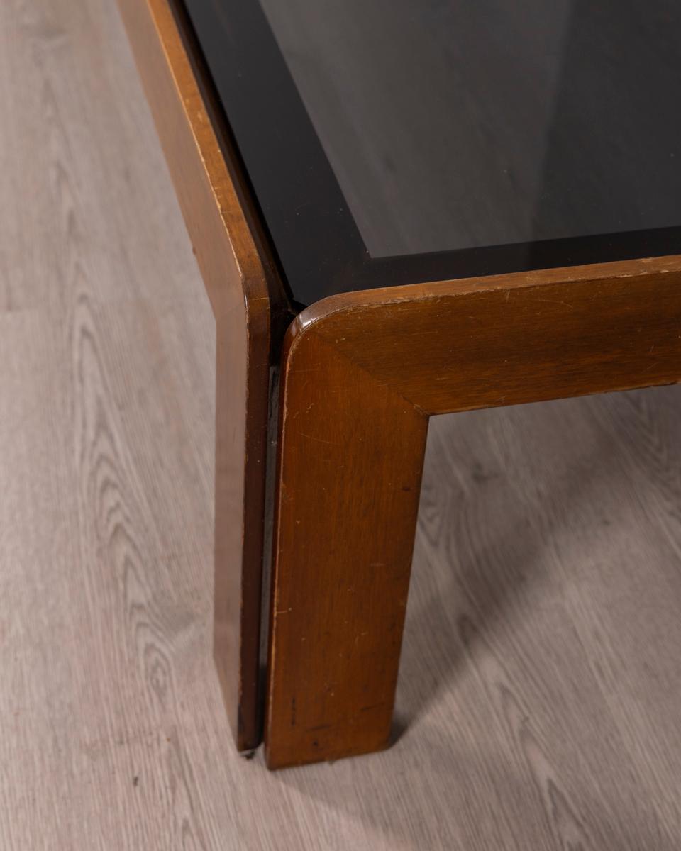 Fin du 20e siècle Tavolino da caffè vintage anni '70 in legno e vetro design Afra & Tobia Scarpa en vente
