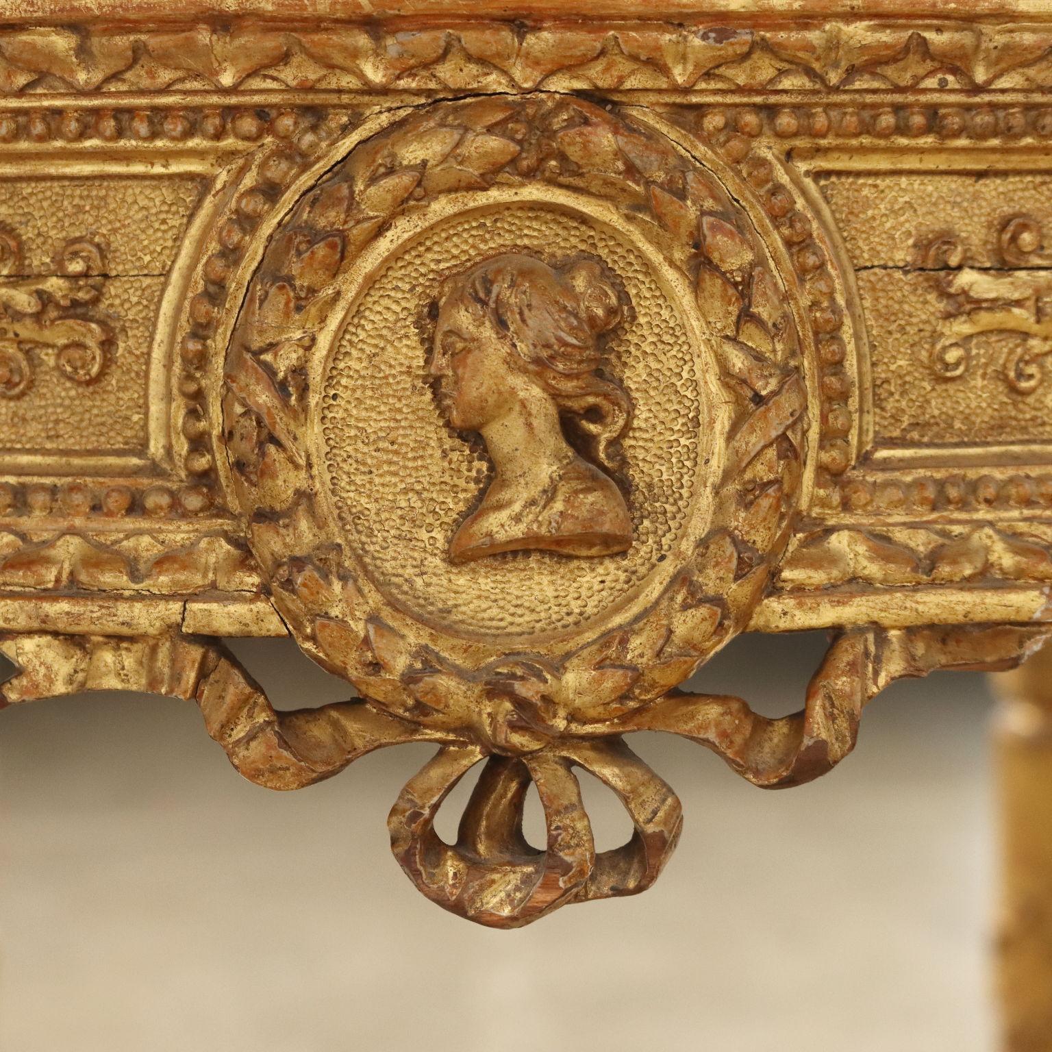 Carved Tavolino da Centro Francia Secondo Quarto del XIX Secolo