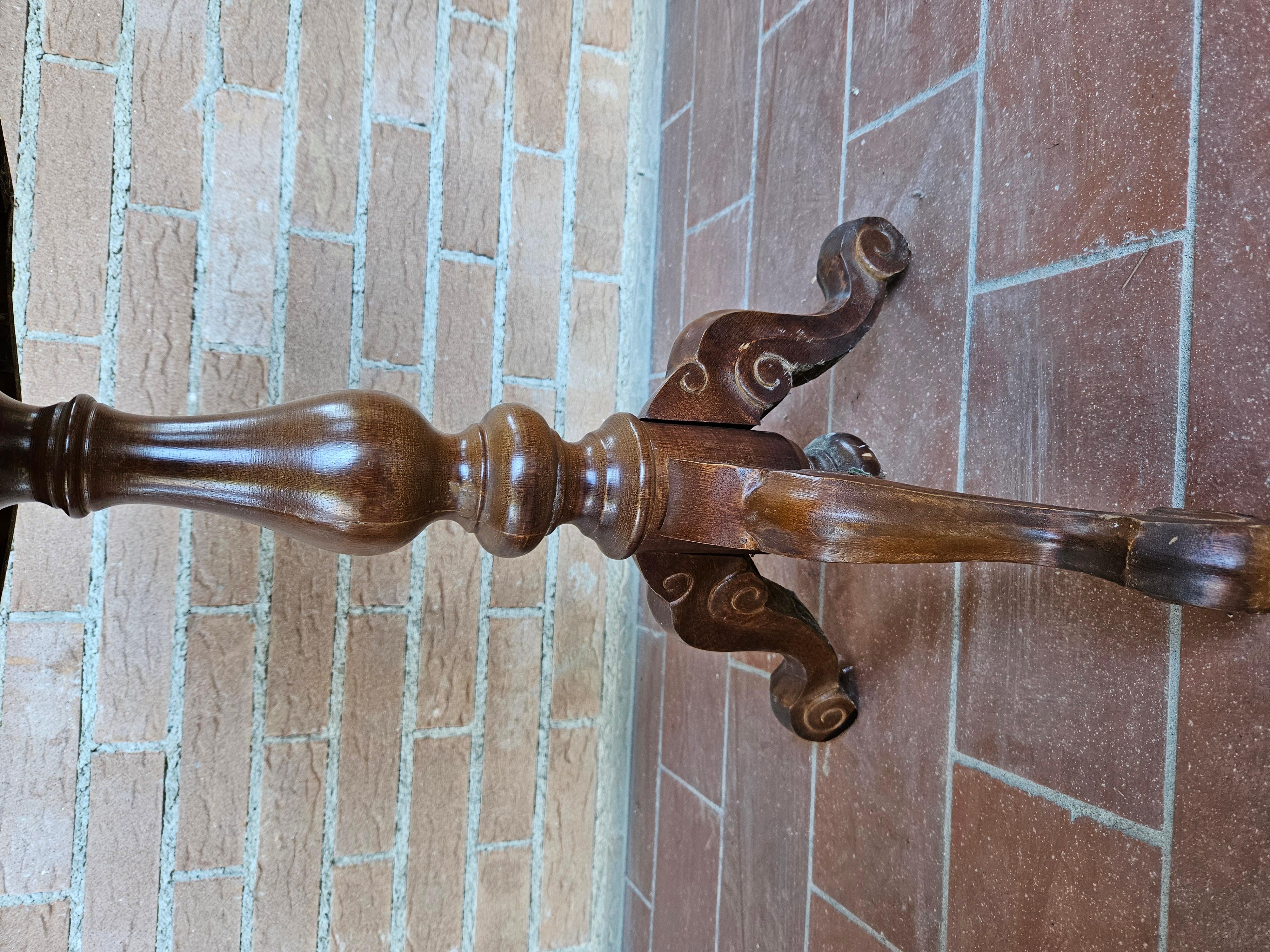 Mahogany and walnut center table with maple inlays 1980s For Sale 4