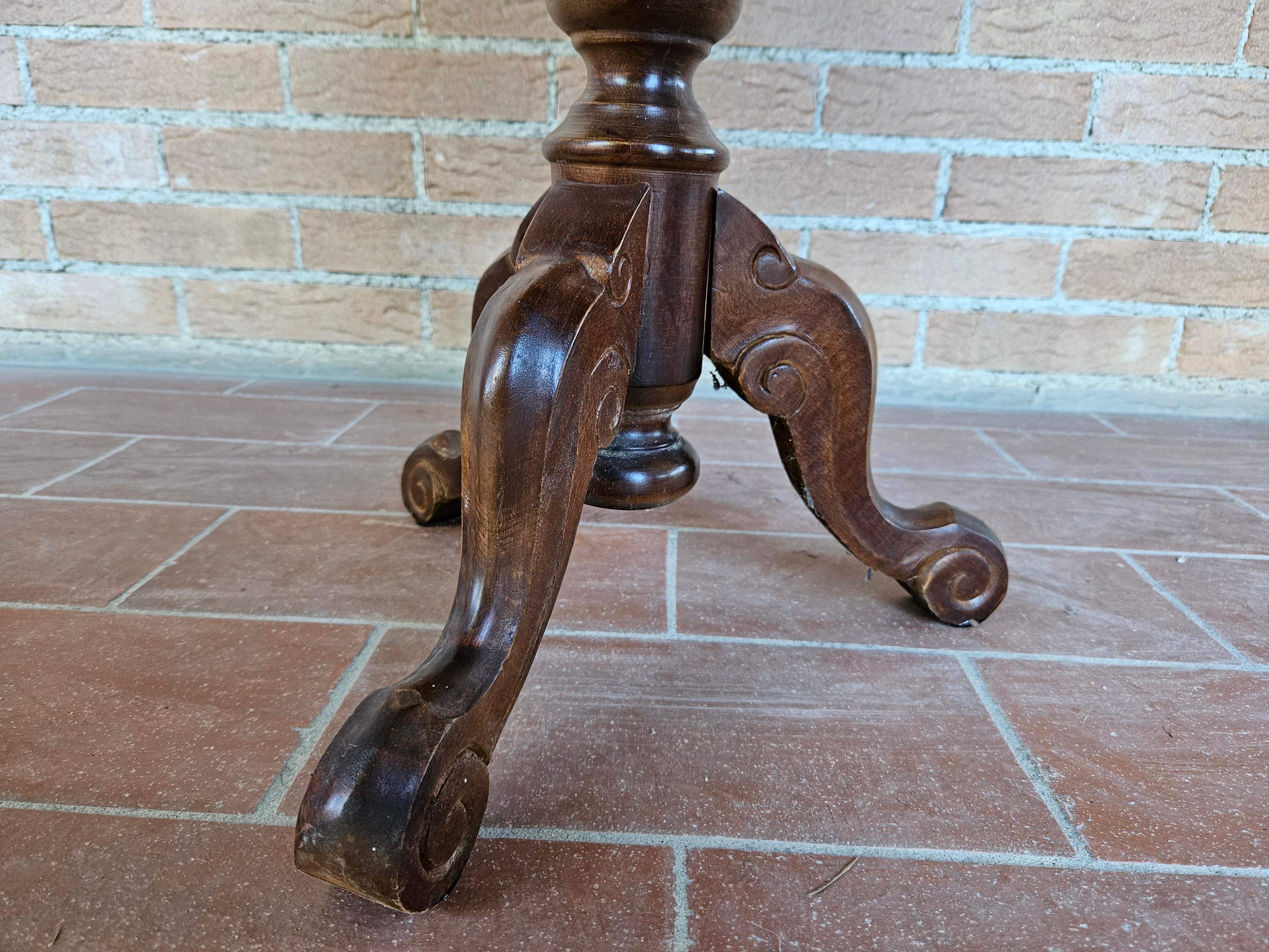 Mahogany and walnut center table with maple inlays 1980s For Sale 7