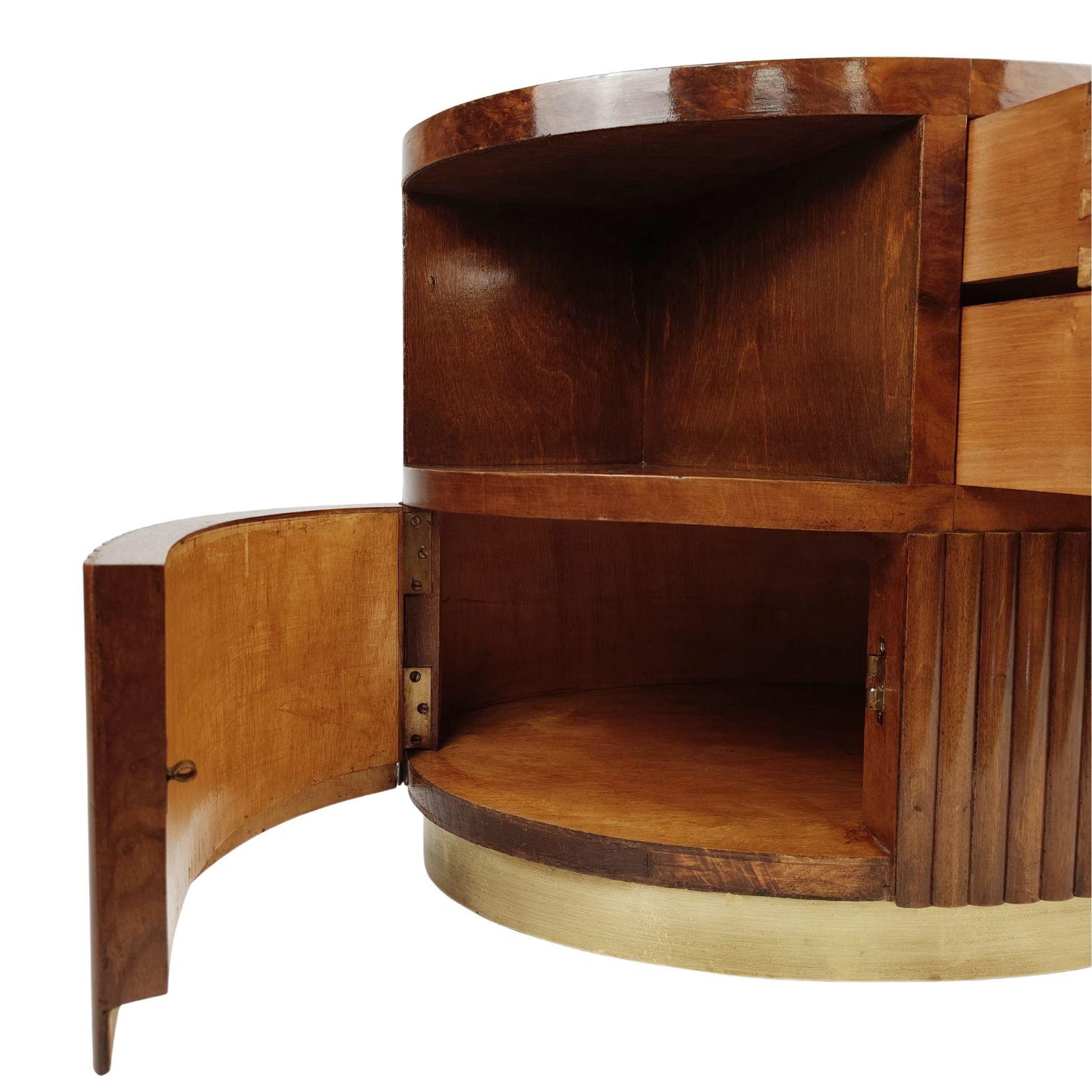 Ovaler Mitteltisch, italienische Herstellung, um 1930/40. Art Deco im Angebot 1
