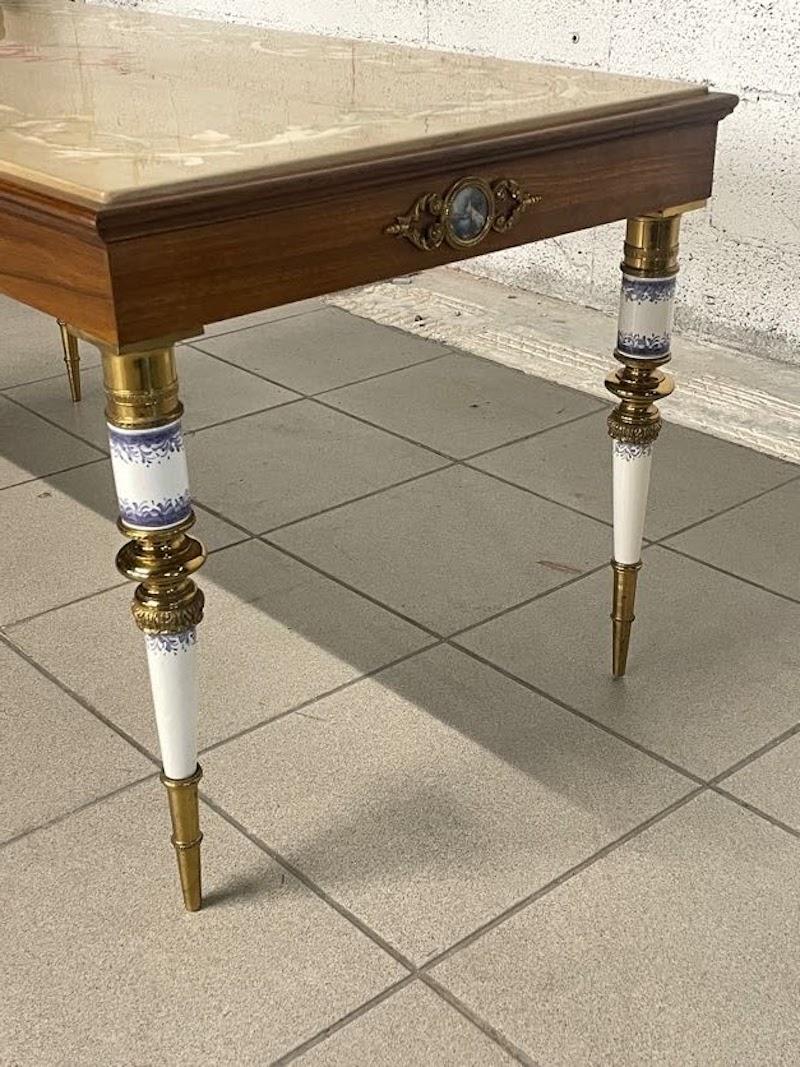 Sofatisch aus den 1950er Jahren mit polierter und lackierter Travertinplatte im Angebot 7