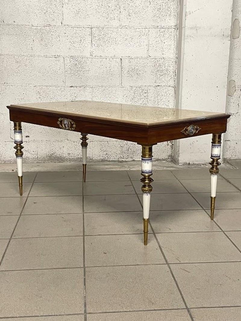 Sofatisch aus den 1950er Jahren mit polierter und lackierter Travertinplatte im Angebot 11
