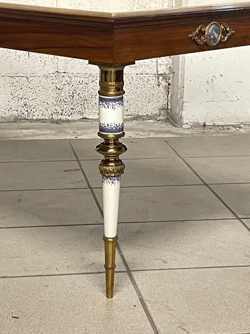 Sofatisch aus den 1950er Jahren mit polierter und lackierter Travertinplatte im Angebot 12
