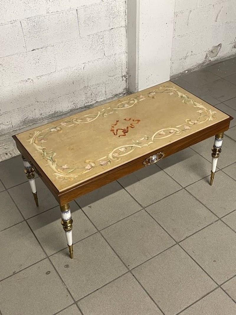 Sofatisch aus den 1950er Jahren mit polierter und lackierter Travertinplatte im Zustand „Gut“ im Angebot in SAN PIETRO MOSEZZO, NO