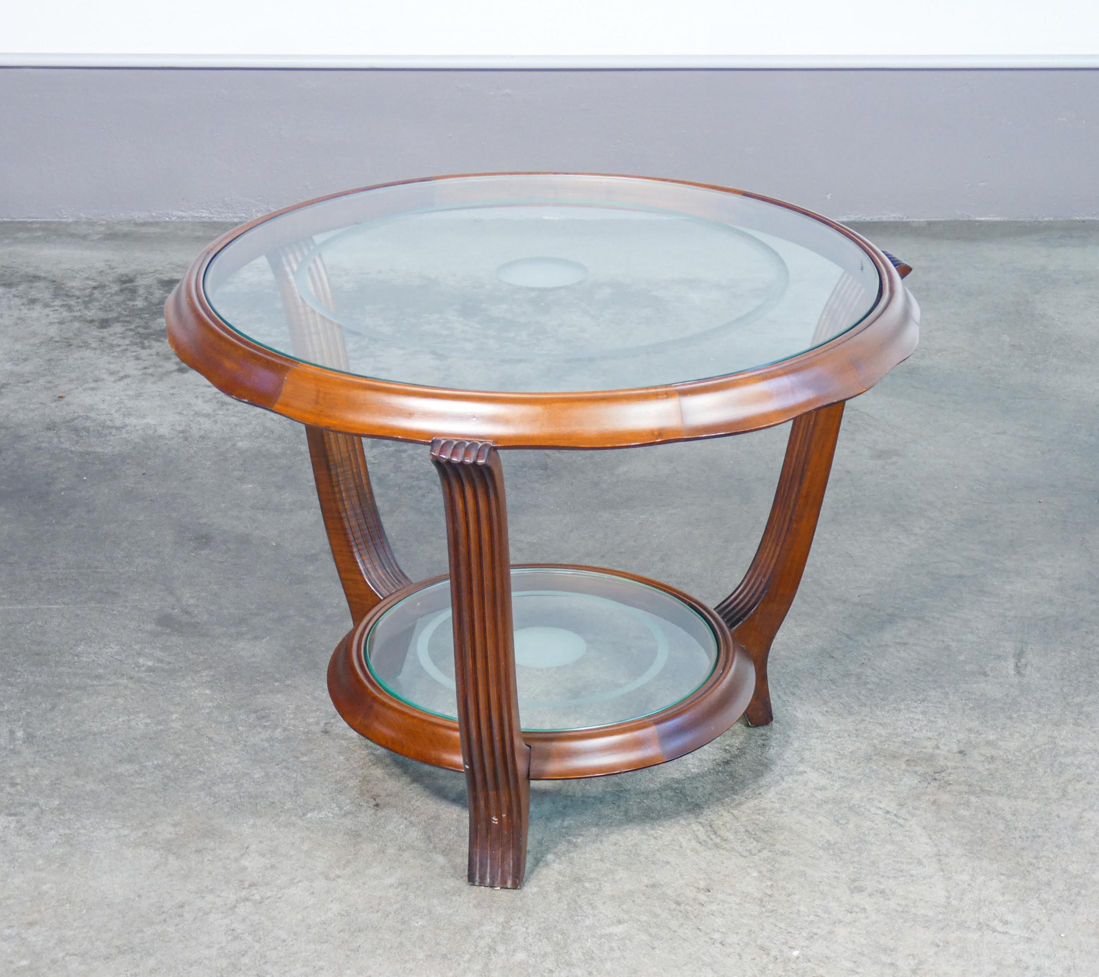 Art déco Table basse Art Déco en bois avec deux plateaux circulaires en verre. 1930s en vente