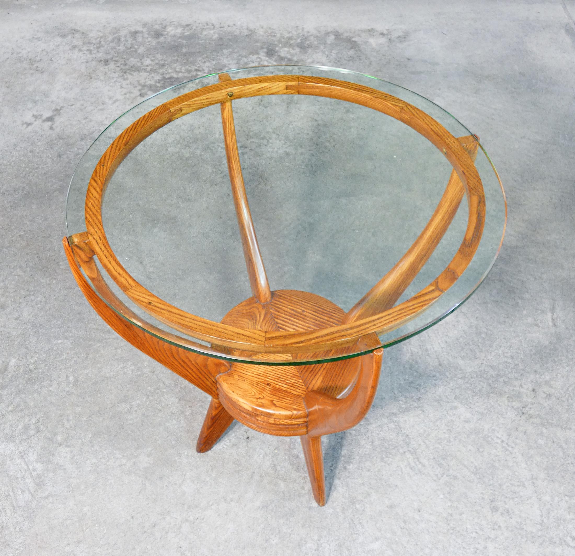 Mesa de centro de diseño italiano de los años 40 en madera y tapa de cristal circular Italian en venta