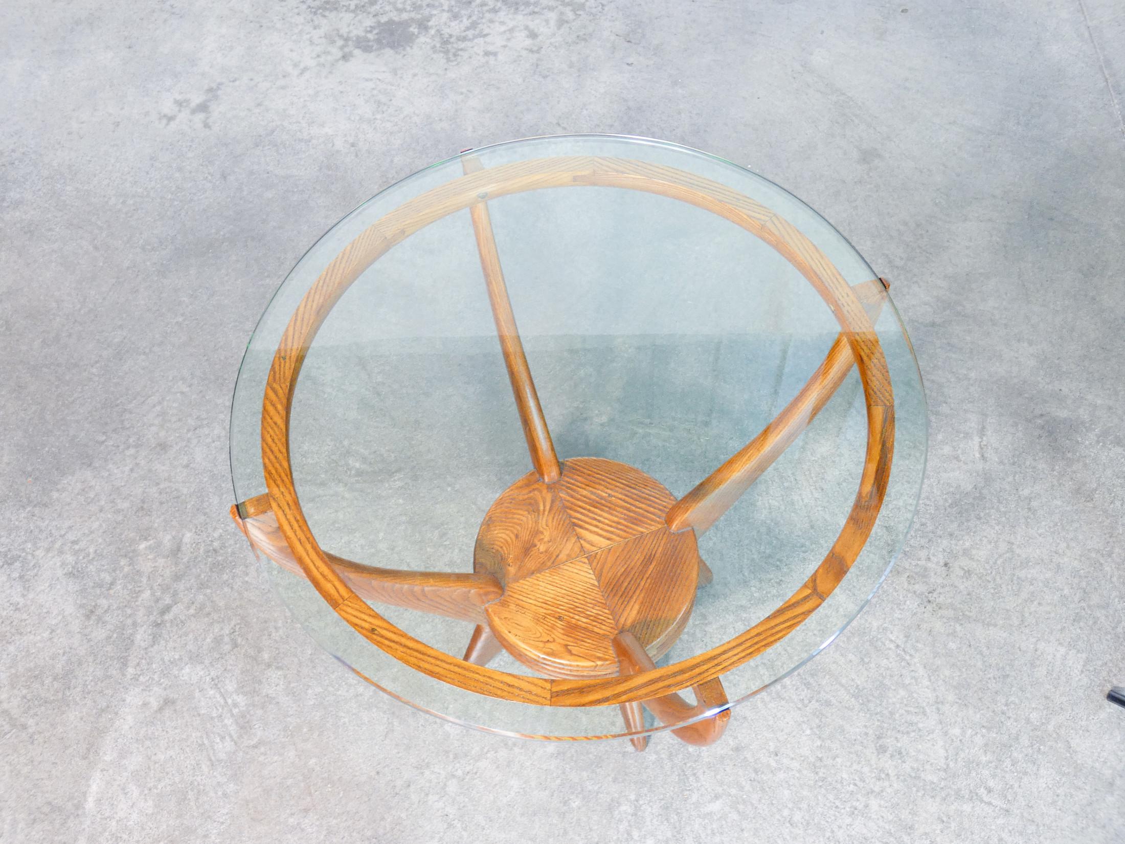 Mesa de centro de diseño italiano de los años 40 en madera y tapa de cristal circular en Bueno estado para la venta en Torino, IT
