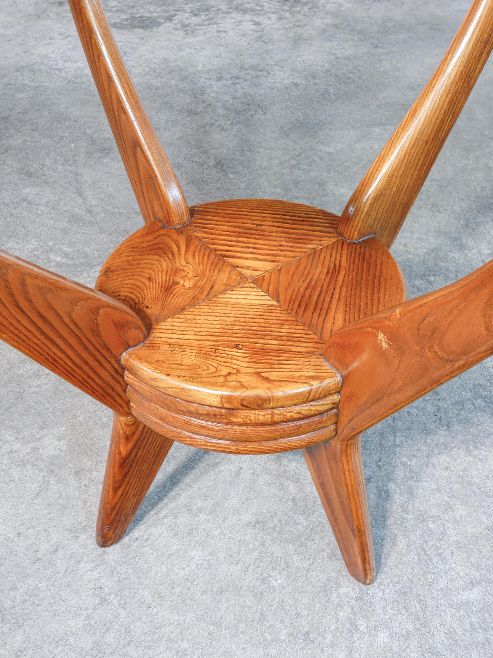 Mesa de centro de diseño italiano de los años 40 en madera y tapa de cristal circular Vidrio en venta