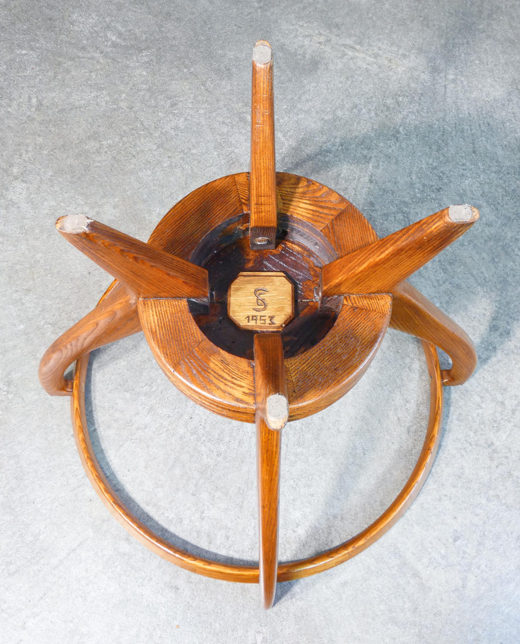 Mesa de centro de diseño italiano de los años 40 en madera y tapa de cristal circular en venta 1