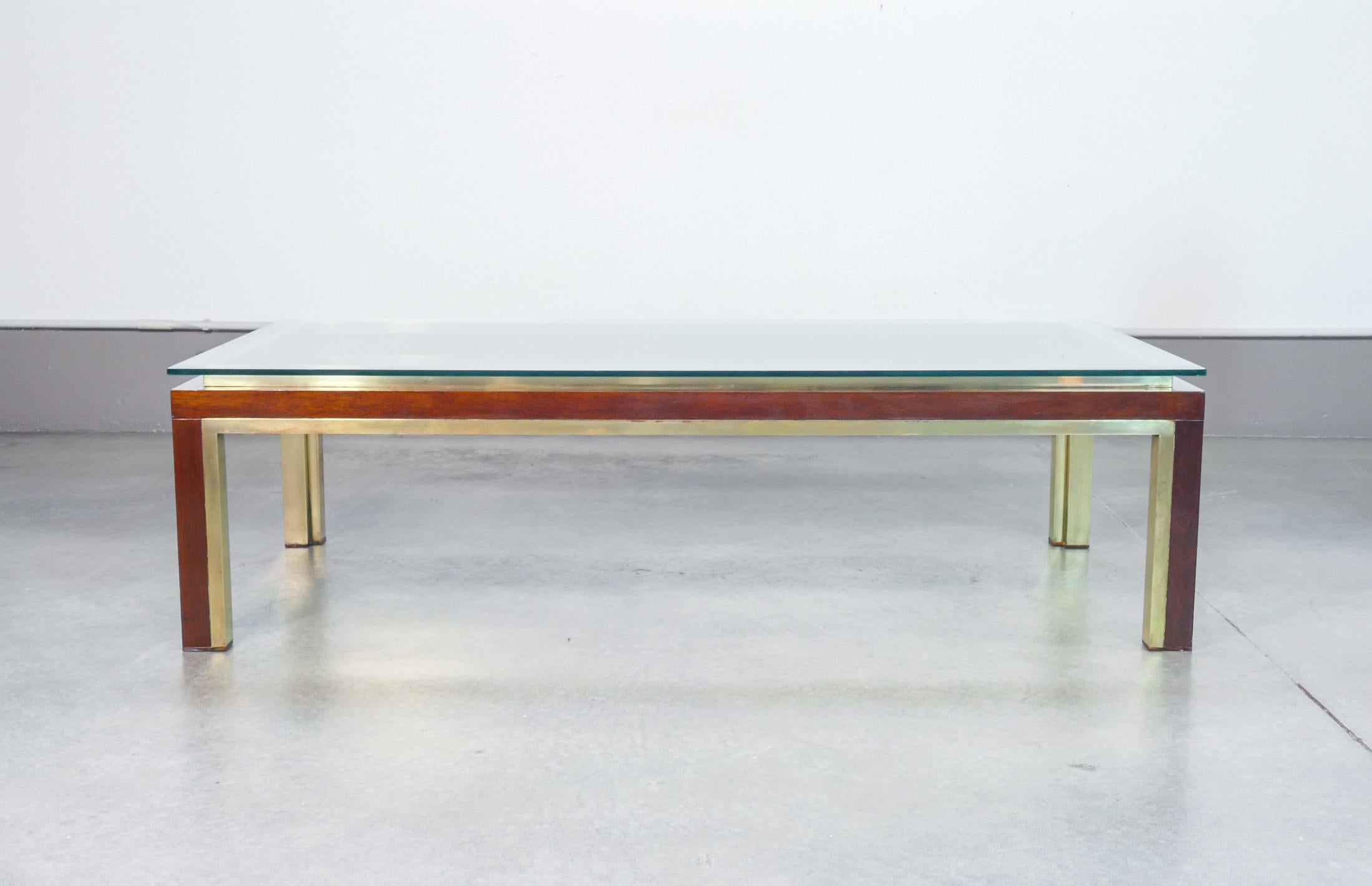 Table basse de design italien en bois, laiton et verre. Italie, années 50 en vente 5
