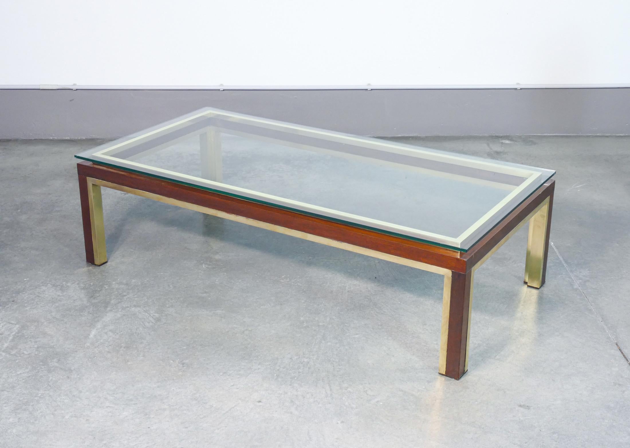 Table basse de design italien en bois, laiton et verre. Italie, années 50 en vente 7