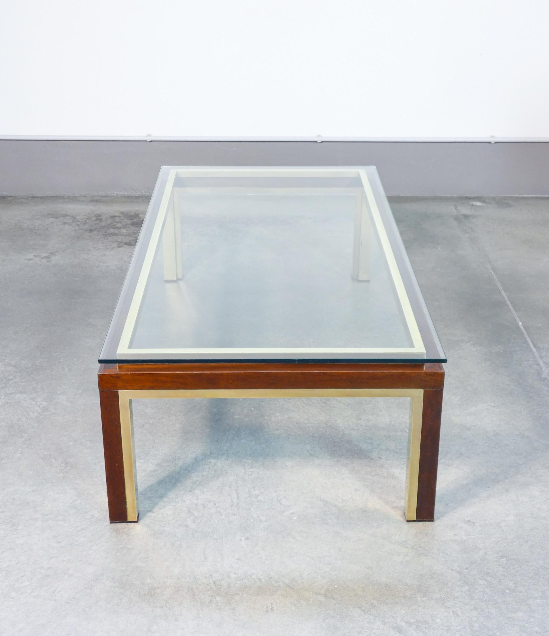 Table basse de design italien en bois, laiton et verre. Italie, années 50 en vente 8