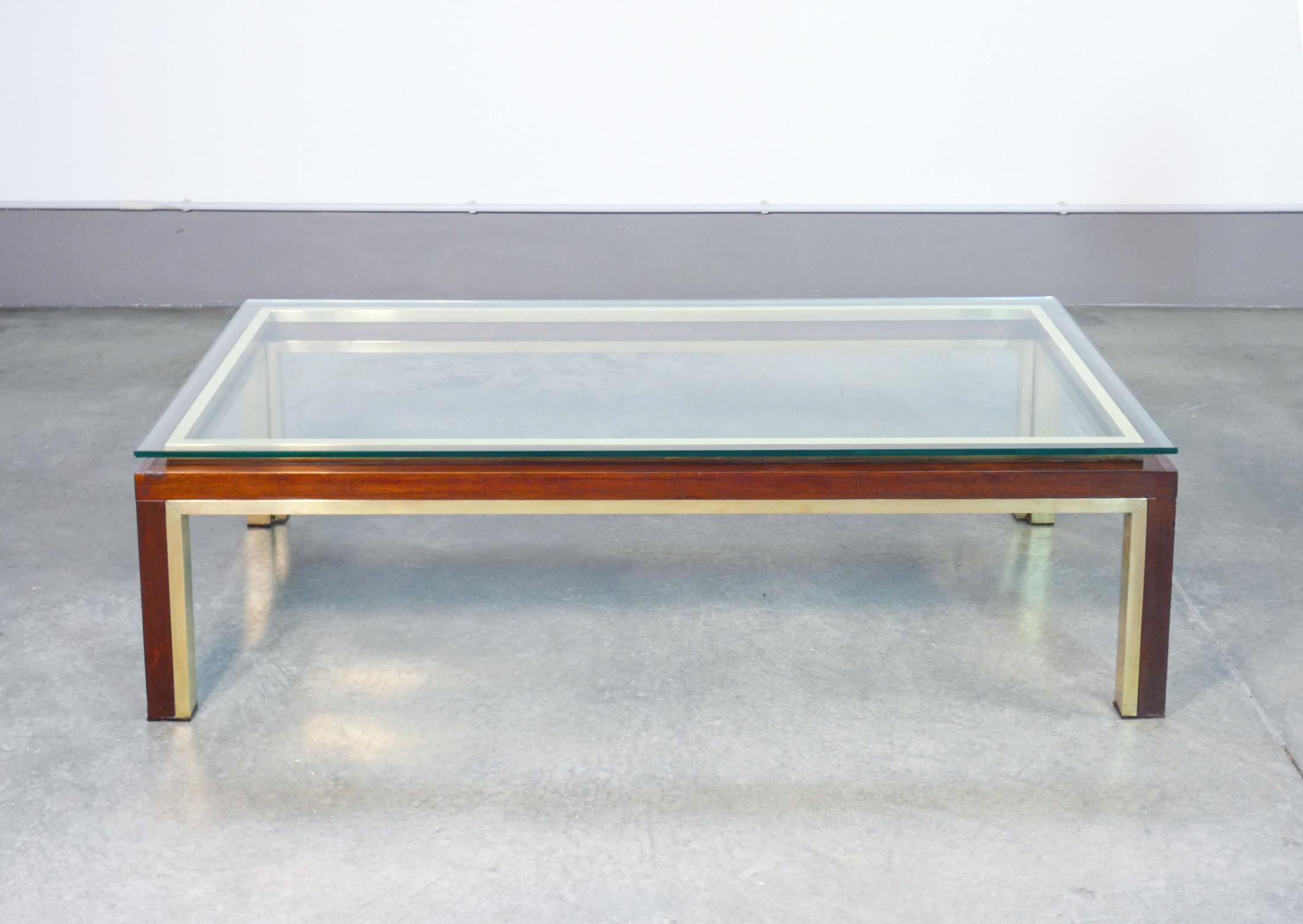 Table basse de design italien en bois, laiton et verre. Italie, années 50 Bon état - En vente à Torino, IT