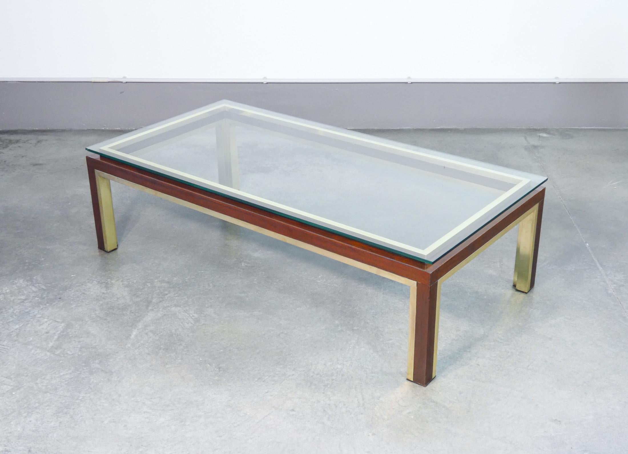 Mid-20th Century Table basse de design italien en bois, laiton et verre. Italie, années 50 en vente