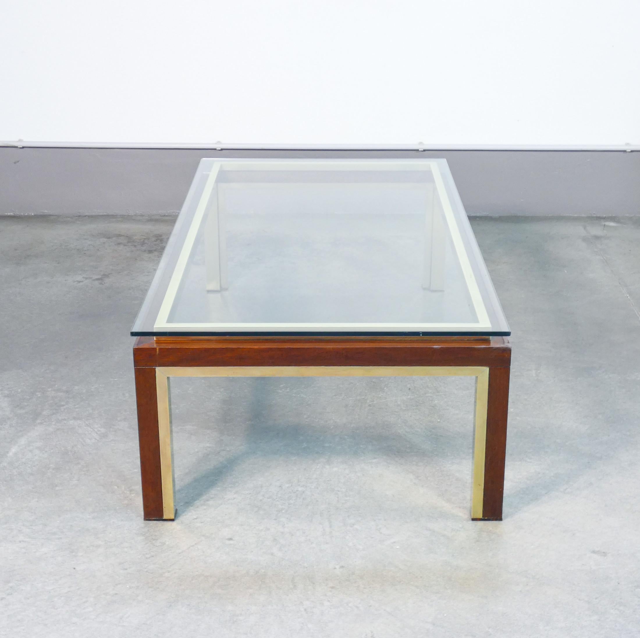Table basse de design italien en bois, laiton et verre. Italie, années 50 en vente 1