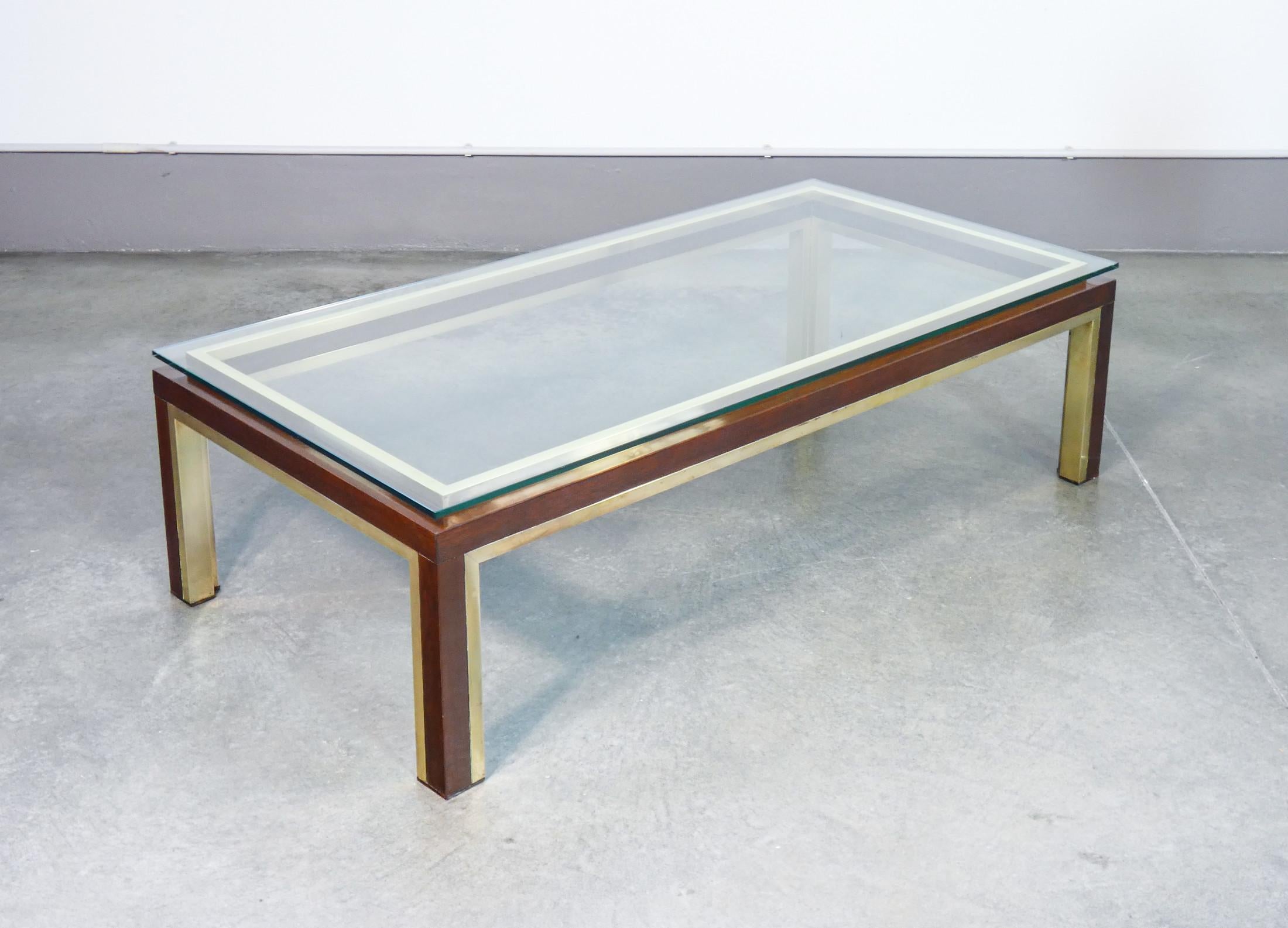 Table basse de design italien en bois, laiton et verre. Italie, années 50 en vente 2
