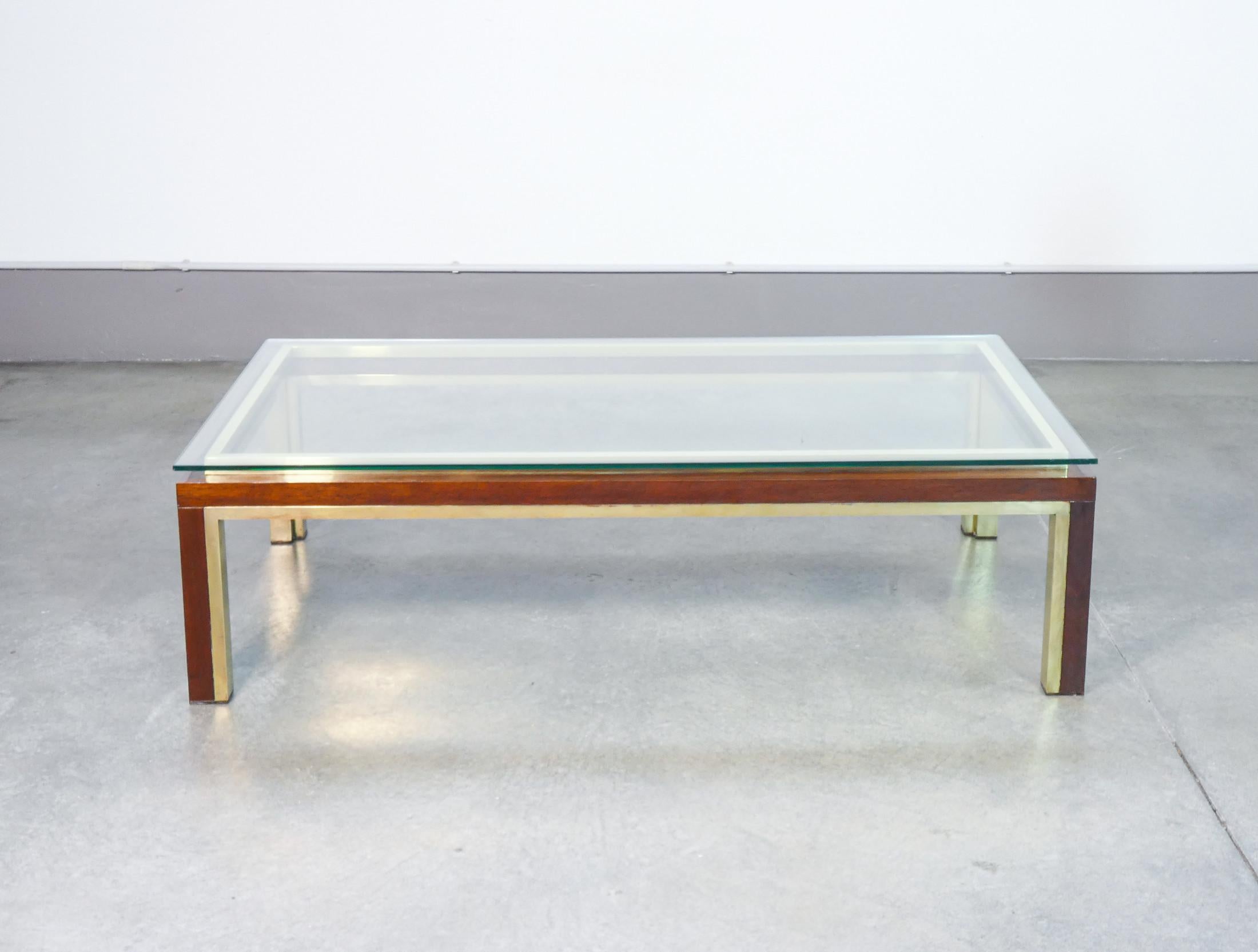 Table basse de design italien en bois, laiton et verre. Italie, années 50 en vente 3
