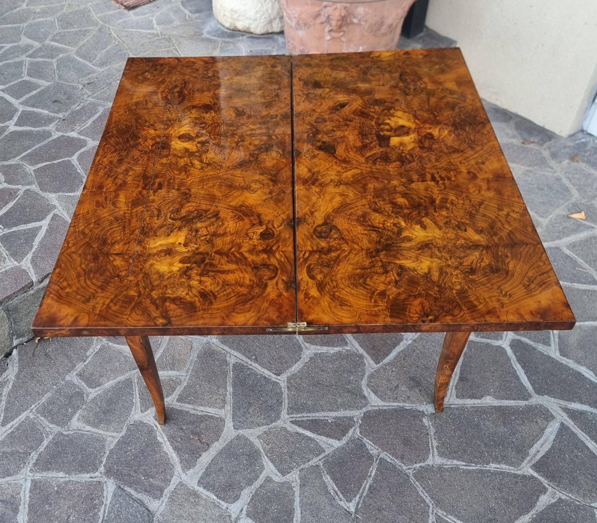 19th Century Direttorio 1800 Walnut Root Game Table For Sale