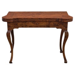 Emilian Louis XV game table in elm burl - first half of the 18th cent