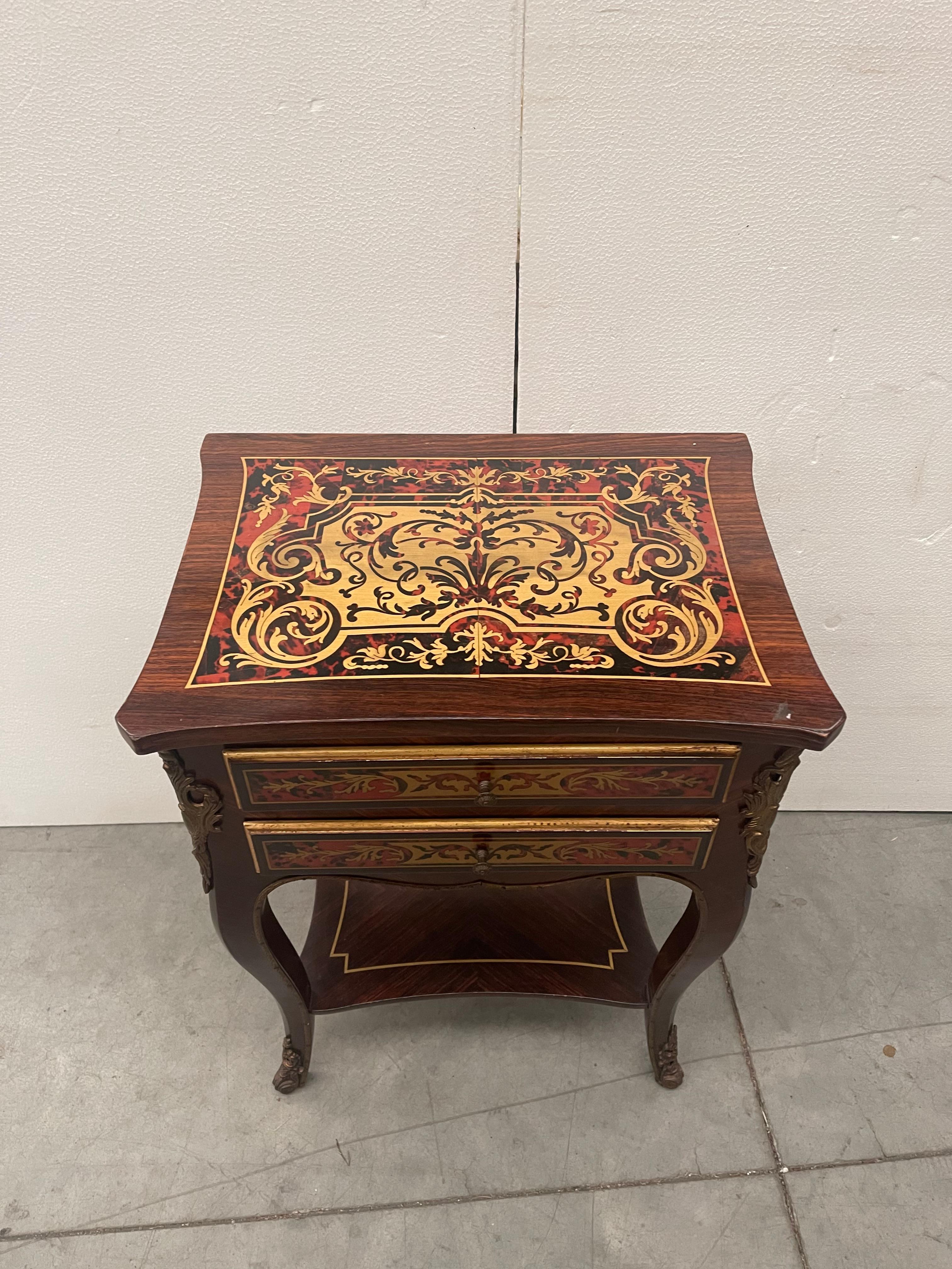 Italian Louis XV work table panelled in rosewood and bois rose For Sale