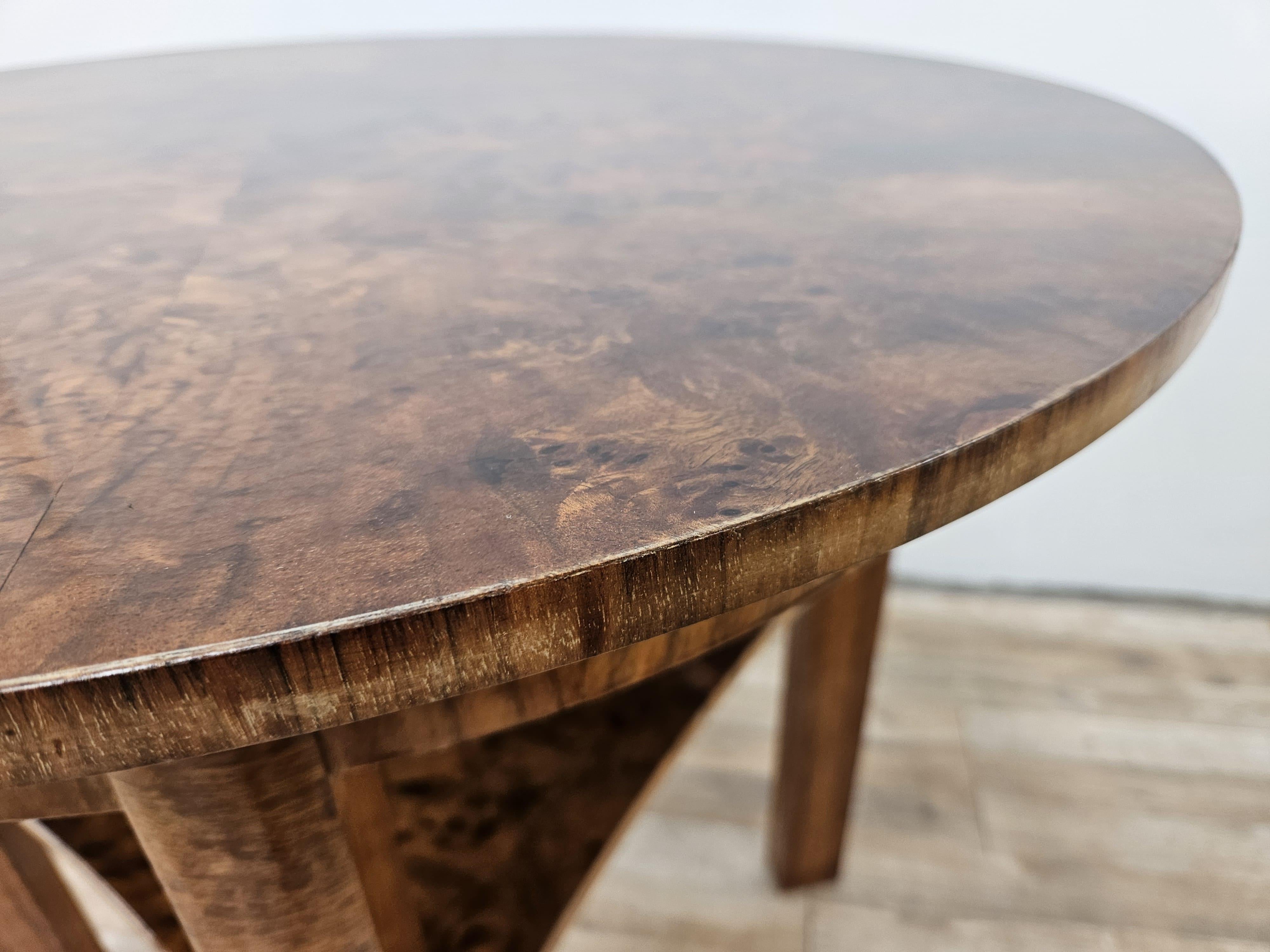 Table basse Art Déco des années 1940 en racine de noyer en vente 2