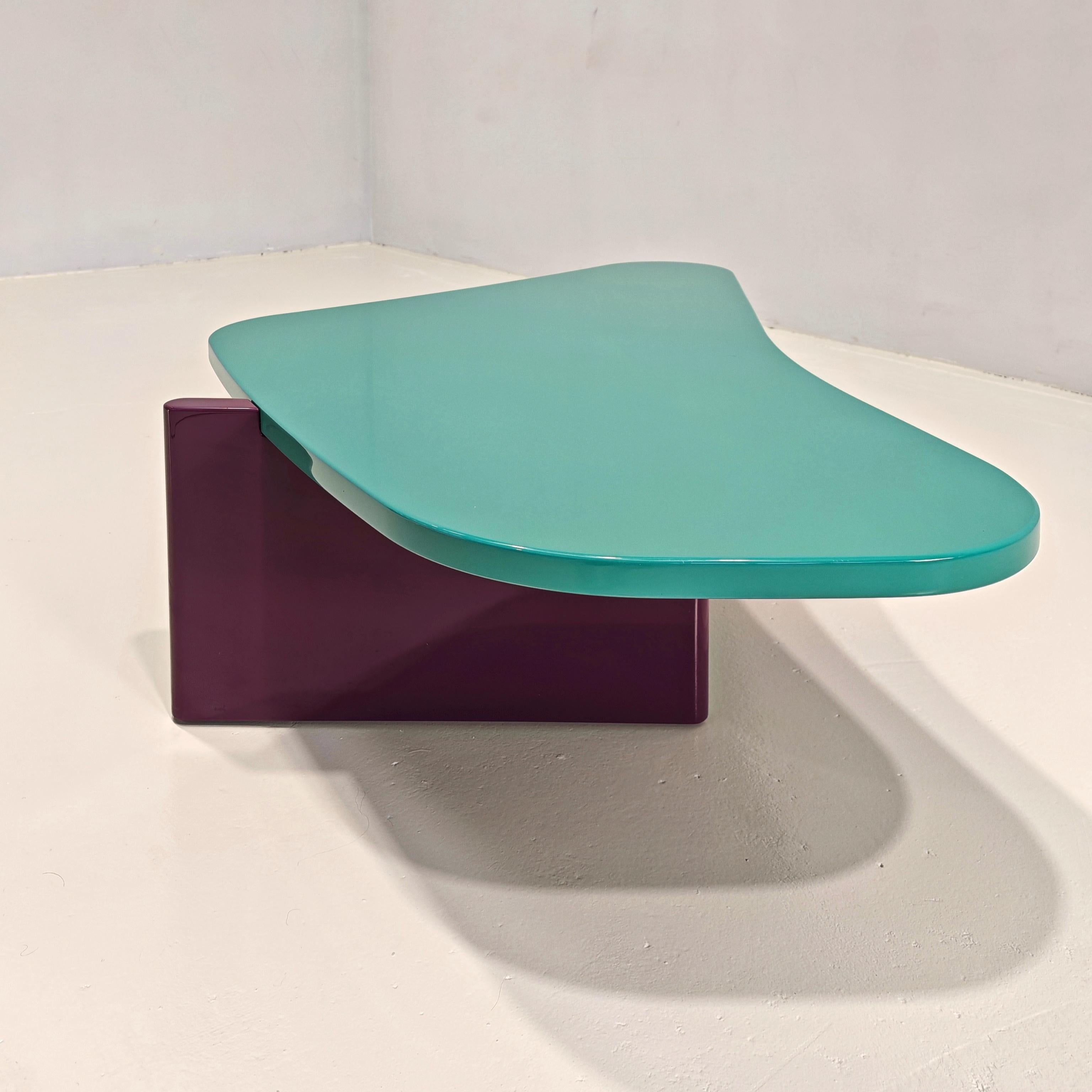 Tavolino da salotto celeste e viola e vintage italiano postmoderno anni 80 in vendita 10