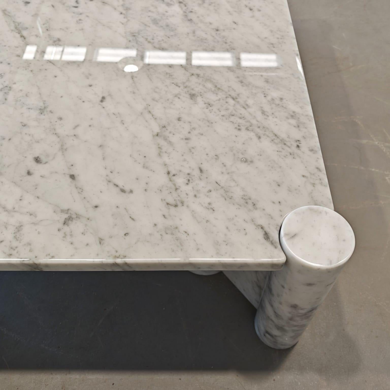 Tavolino da salotto in marmo  di Carrara Jumbo Knoll disegnato da Gae Aulenti in vendita 2