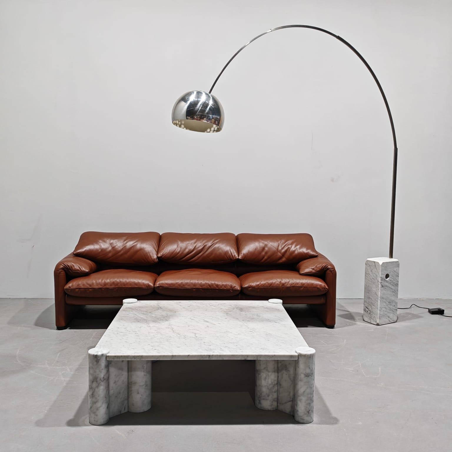 Tavolino da salotto in marmo  di Carrara Jumbo Knoll disegnato da Gae Aulenti in vendita 7