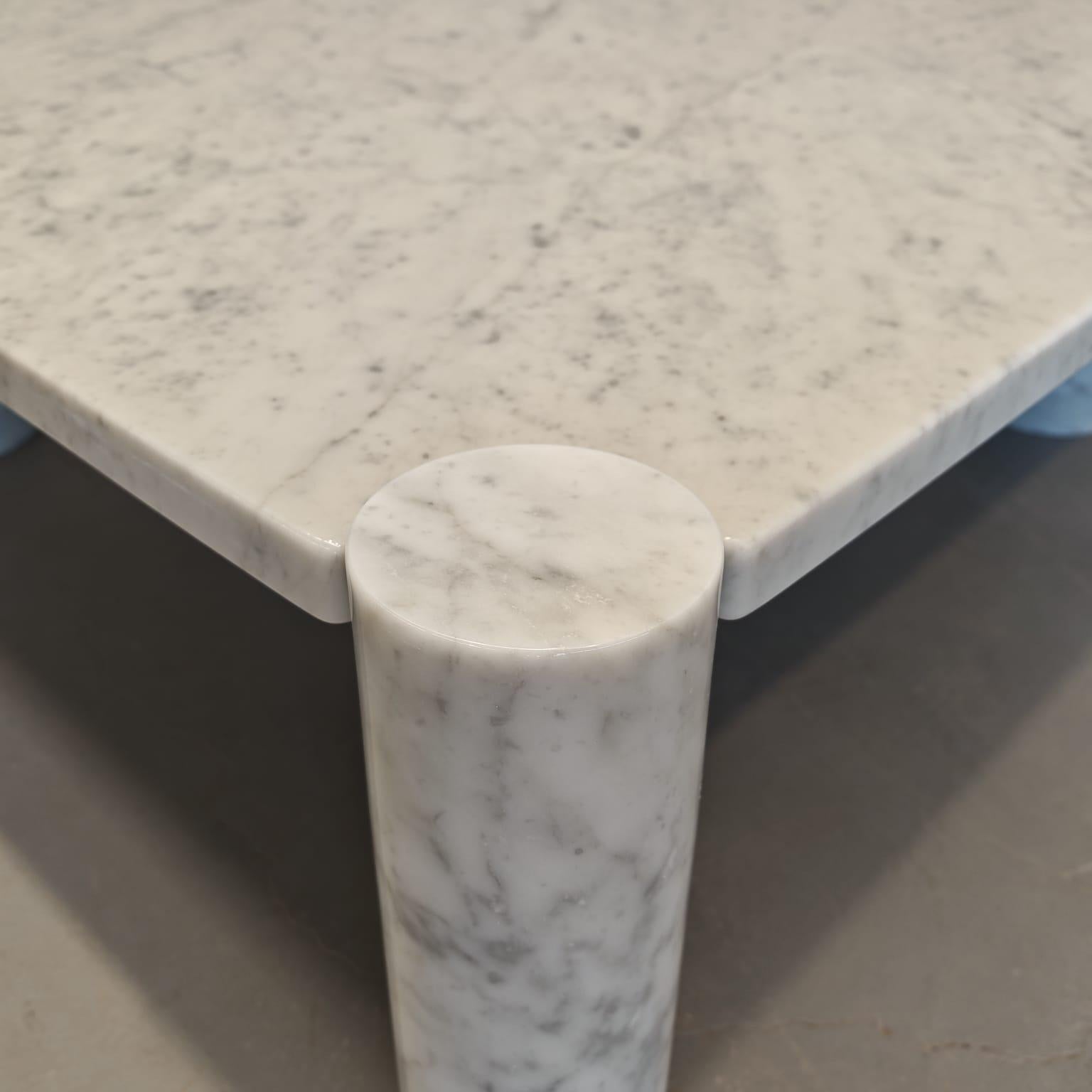 Tavolino da salotto in marmo  di Carrara Jumbo Knoll disegnato da Gae Aulenti In condizioni ottime in vendita a Milano, MI