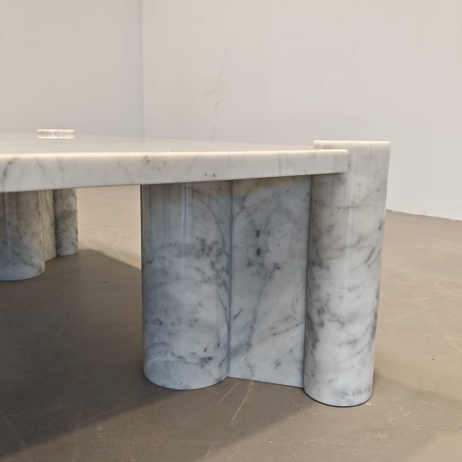 Marmo Tavolino da salotto in marmo  di Carrara Jumbo Knoll disegnato da Gae Aulenti in vendita