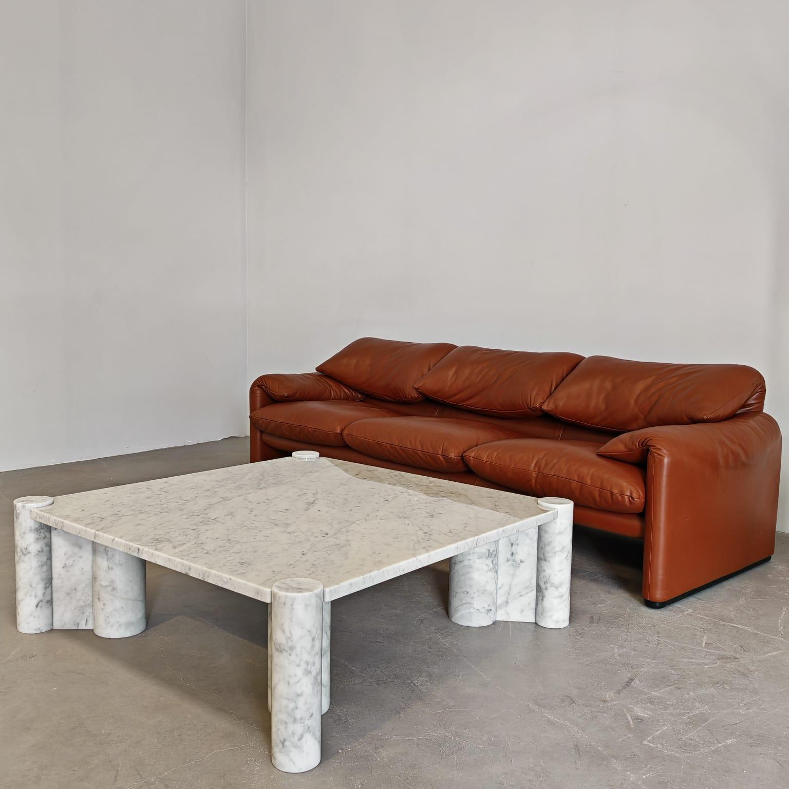 Tavolino da salotto in marmo  di Carrara Jumbo Knoll disegnato da Gae Aulenti in vendita 1