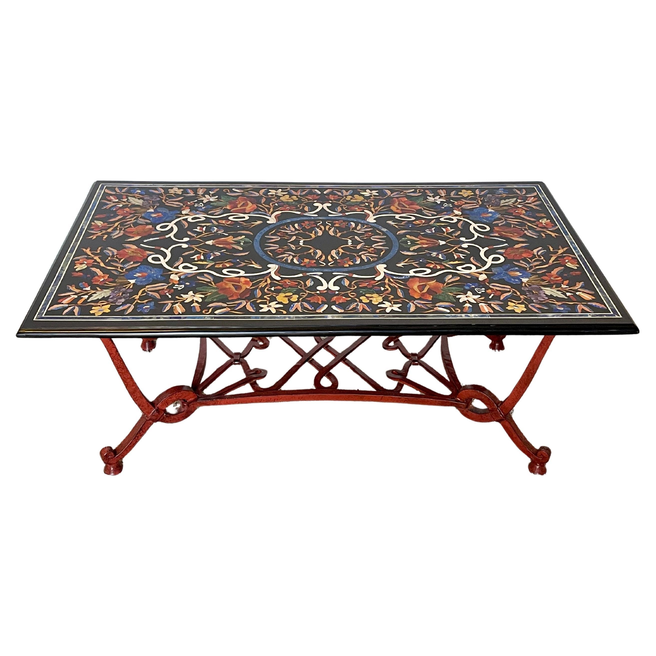 Table basse en marbre incrusté de motifs floraux, Florence, 1970