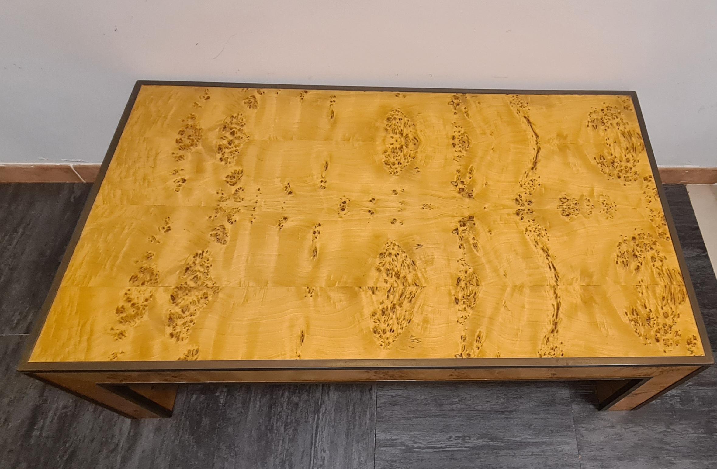 Late 20th Century Elm burl and brass coffee table in the style of Willy Rizzo