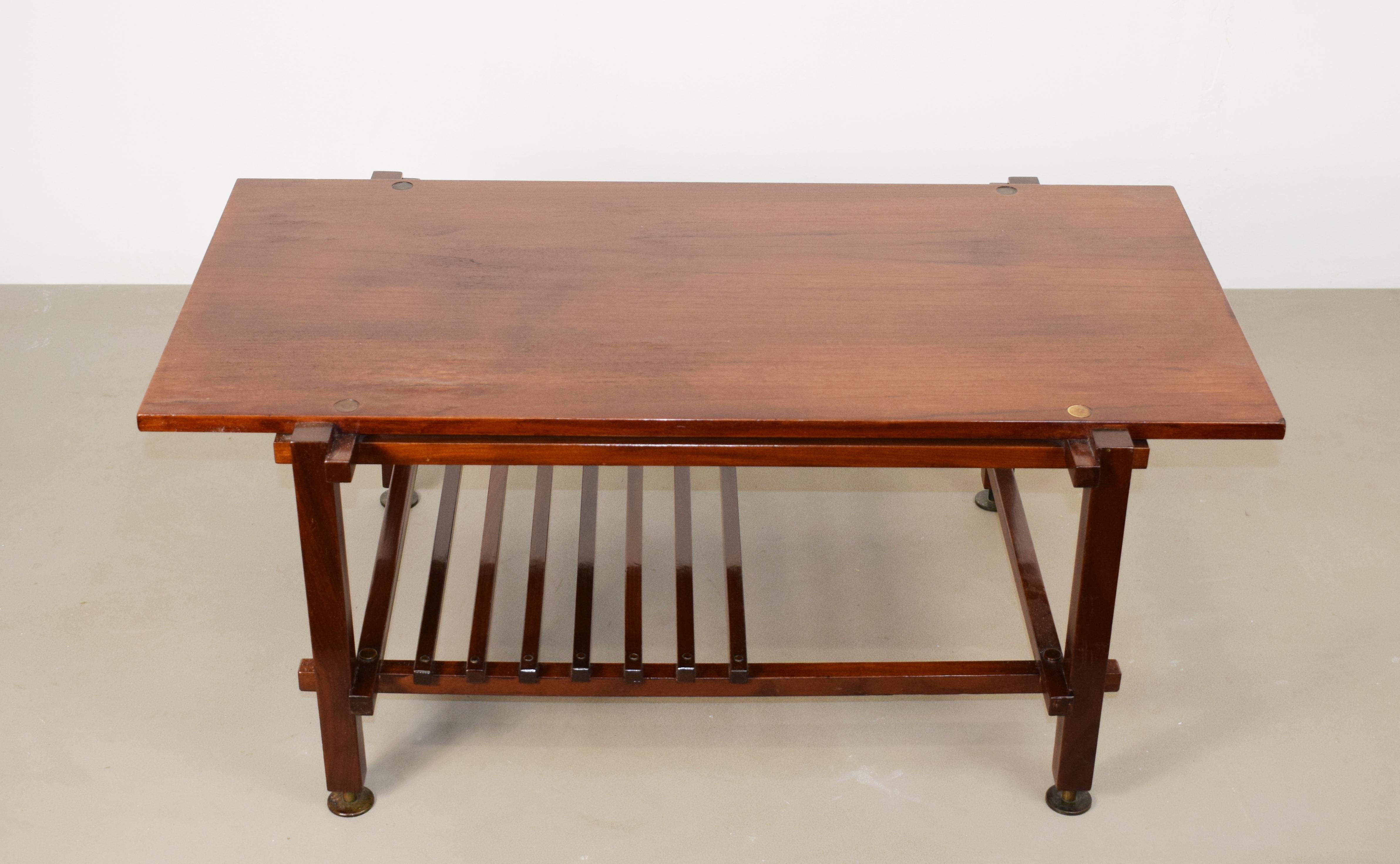 Realizado en Italia hacia 1960, este exquisito taburete de madera une la belleza con un diseño funcional.
L'ideale per arricchire una zona living, e possiamo anche avere un vano per riporre le riviste.
Condiciones óptimas, recientemente restaurado,