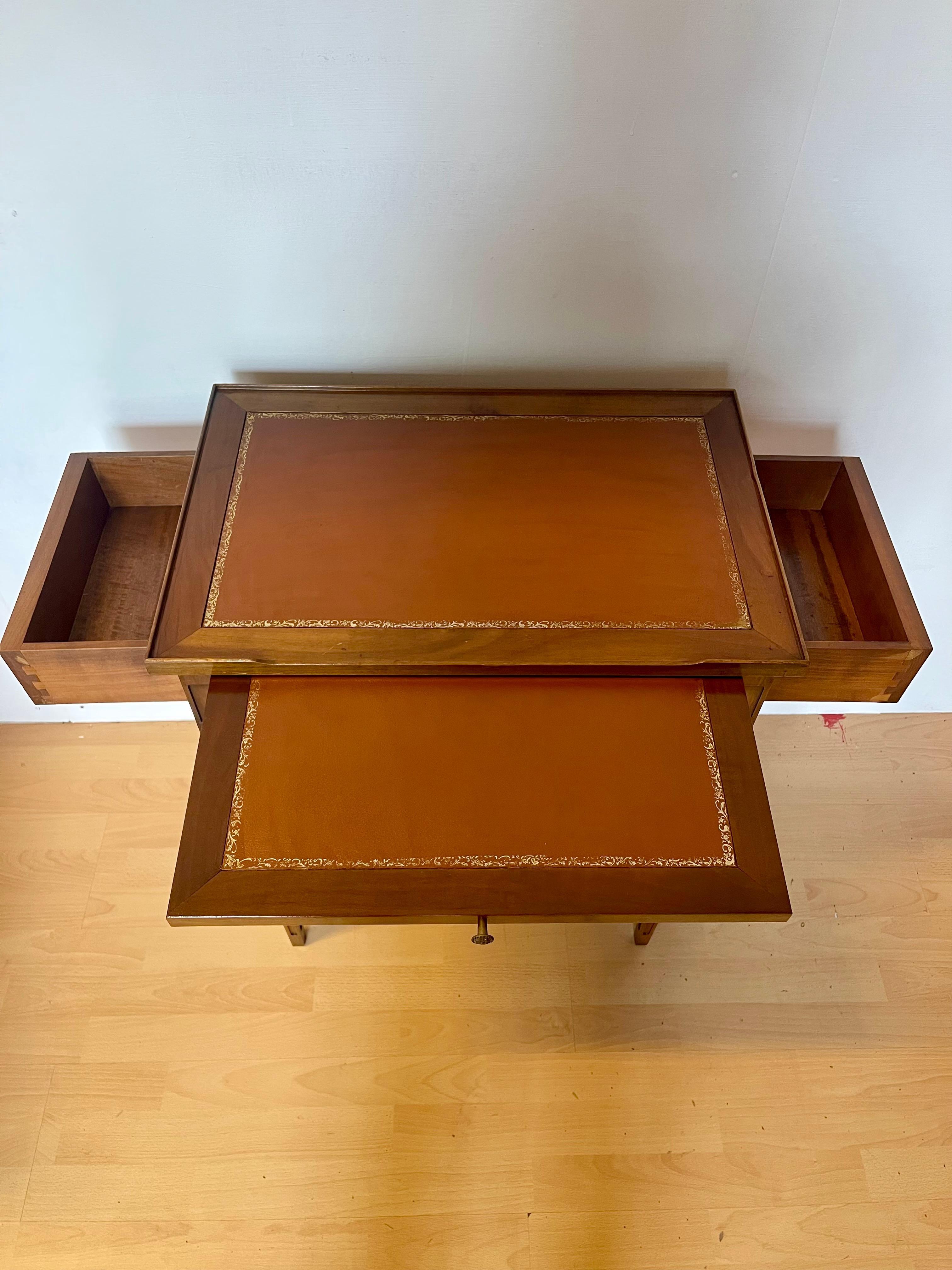 Tavolino da salotto italiano con cassetti anni '70 (Holz) im Angebot