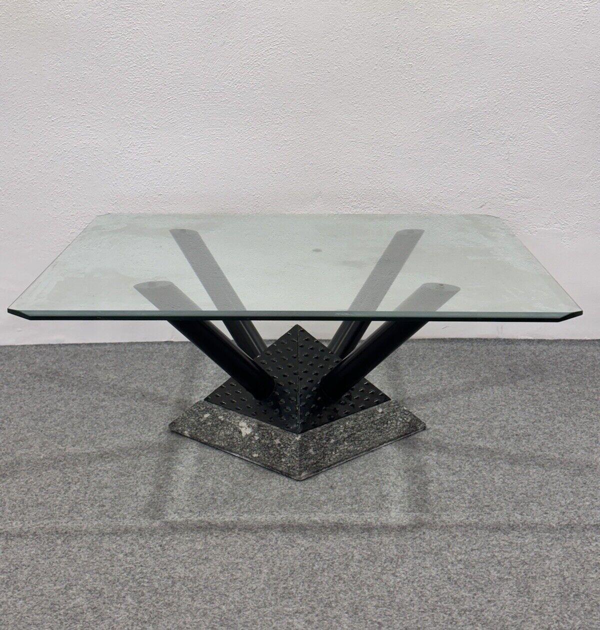 Tavolino Da Salotto Marmo E Metallo Design Modernariato Anni 80.

Base in marmo struttura in metallo verniciato di colore nero, piano in cristallo molato.

L’articolo è in ottime condizioni conservative, non vi è alcun difetto estetico o strutturale