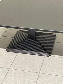 Mesa de centro mod. Piediferro de Afra y Tobia Scarpa para B&B Italia