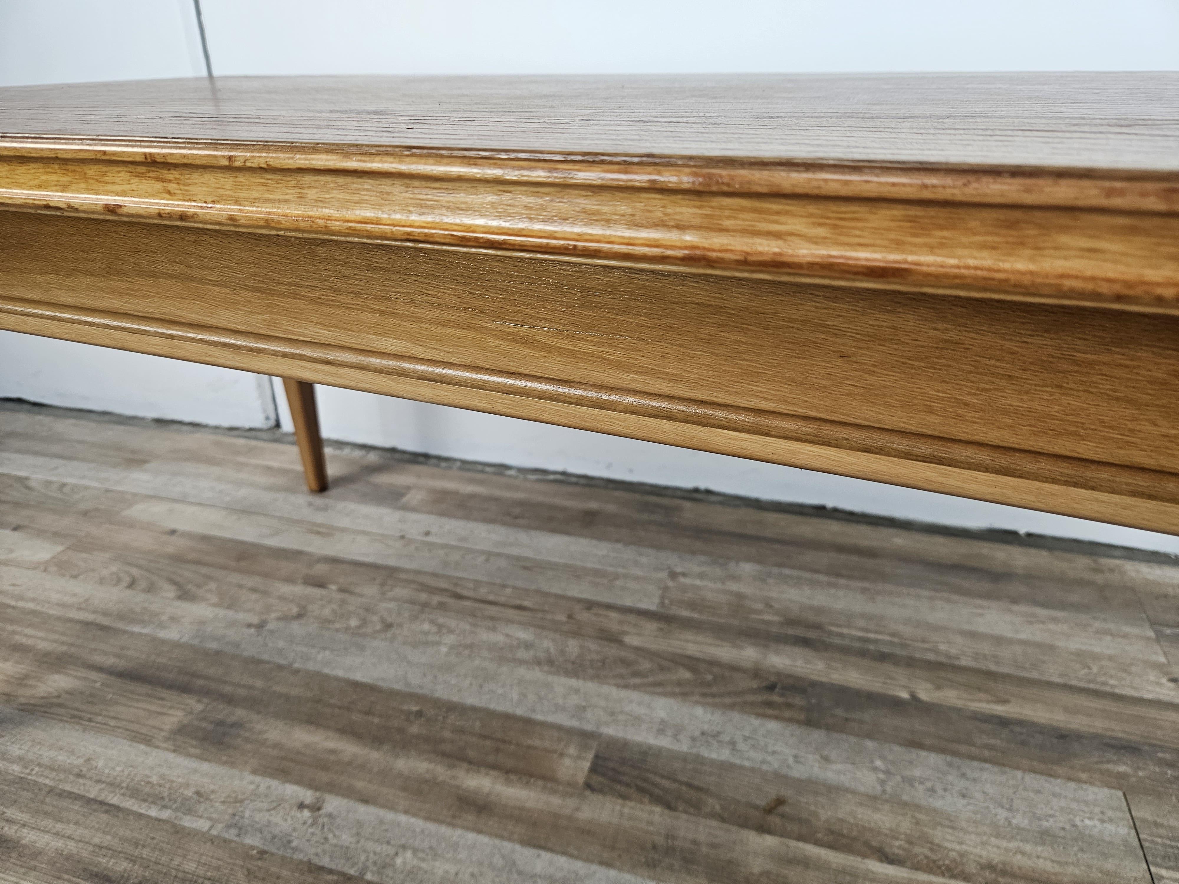 Mesa de centro rectangular de haya y roble de los años 70 en venta 3