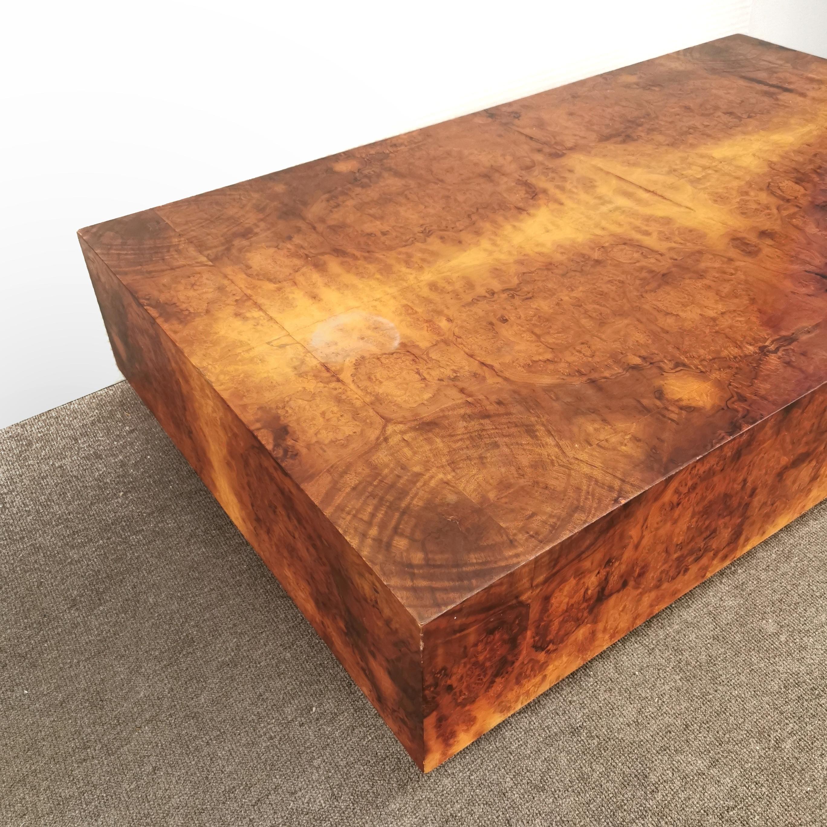 Rectangular living room coffee table covered in vintage 1960s briarwood For Sale 10