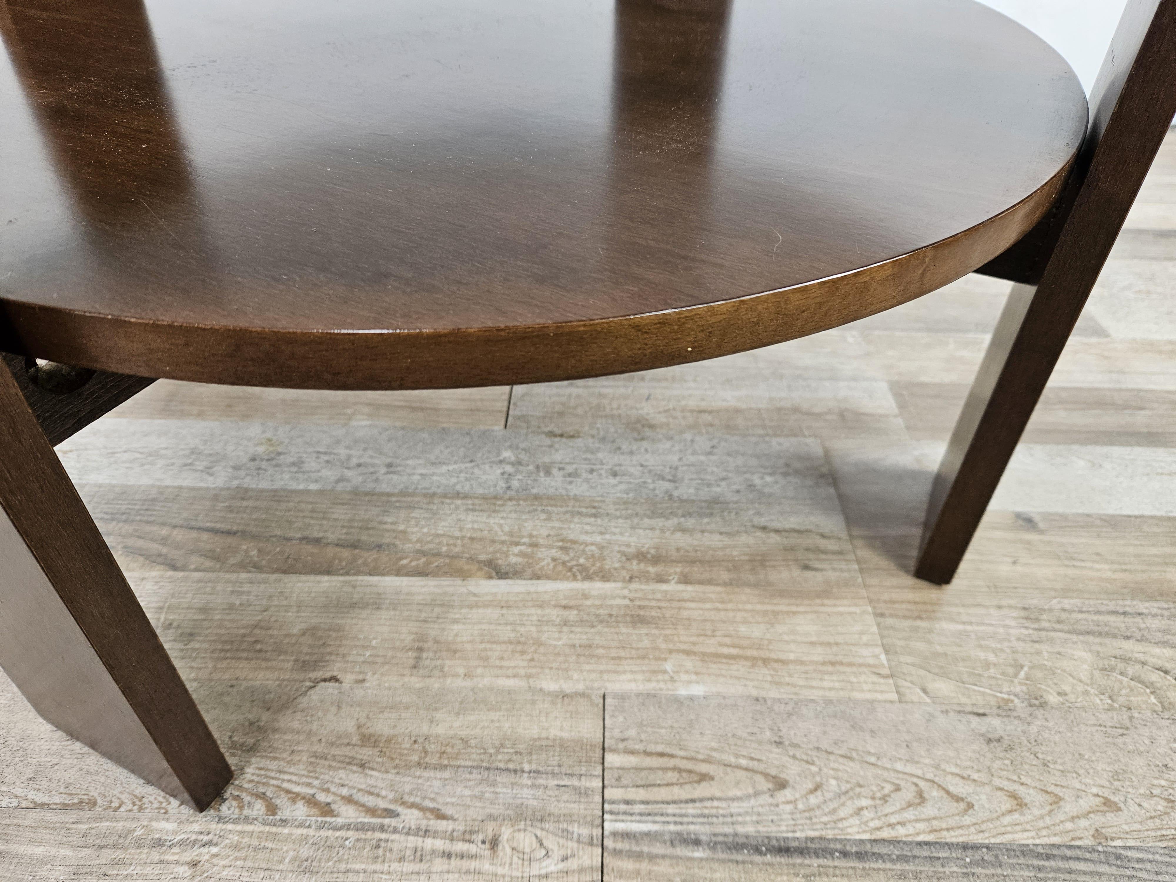 Table basse ronde en bois et verre fumé des années 1970 4