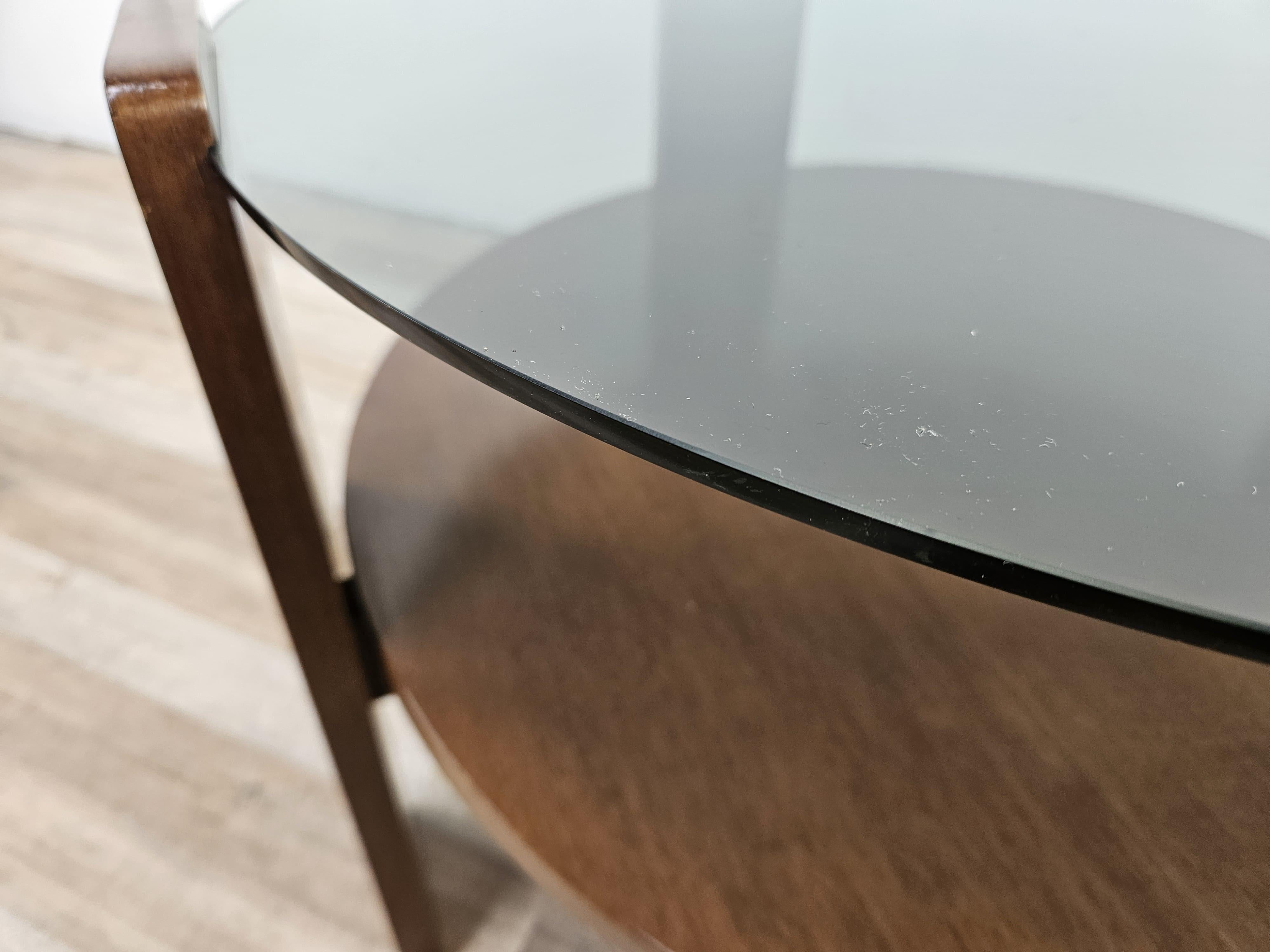 Table basse ronde en bois et verre fumé des années 1970 Bon état à Premariacco, IT