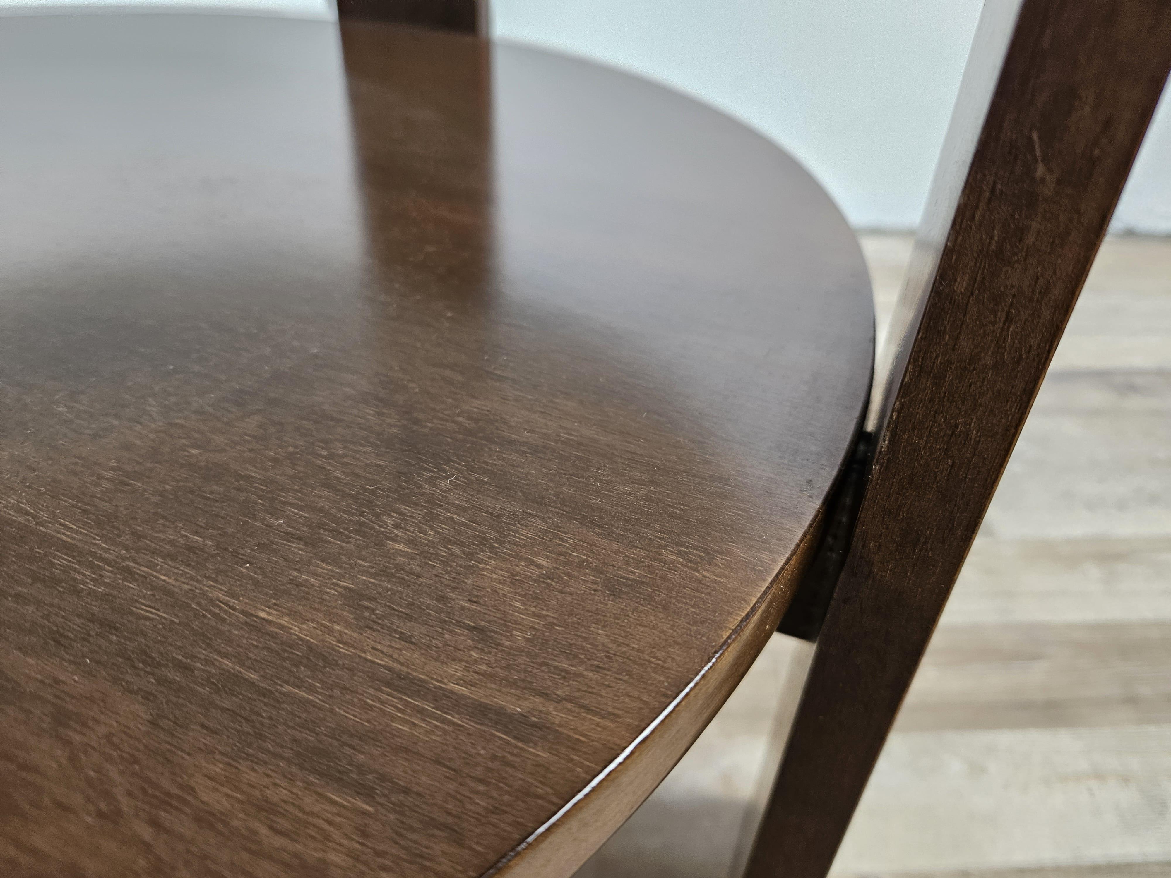 Table basse ronde en bois et verre fumé des années 1970 1