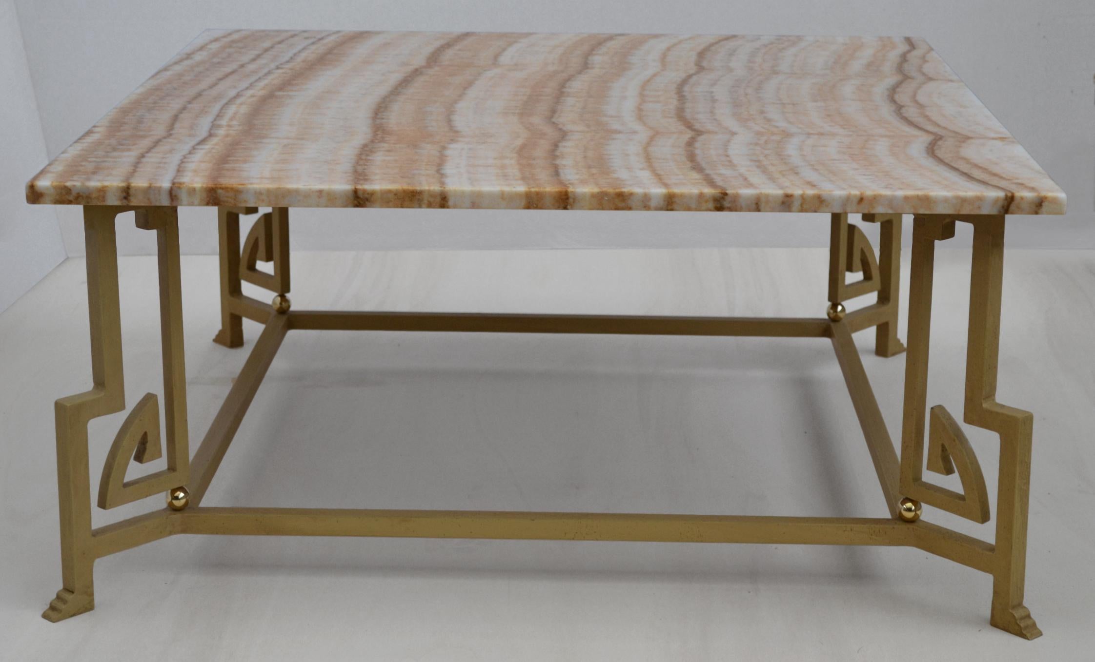 italien Tavolino da salotto, plateau quadrato, base en ferro battuto, disponible  en vente
