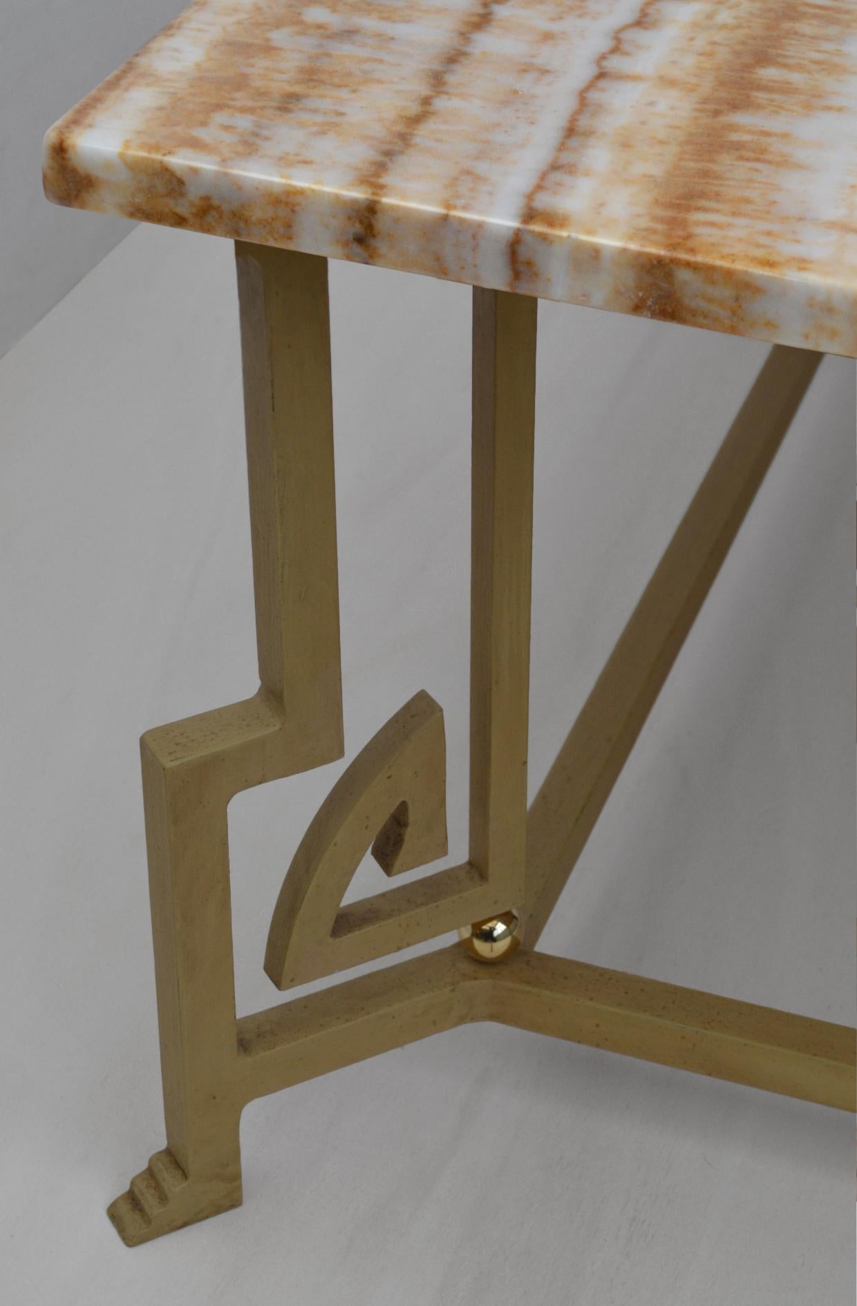 Hand-Crafted Tavolino da salotto, piano onice quadrato, base in ferro battuto, disponibile  For Sale