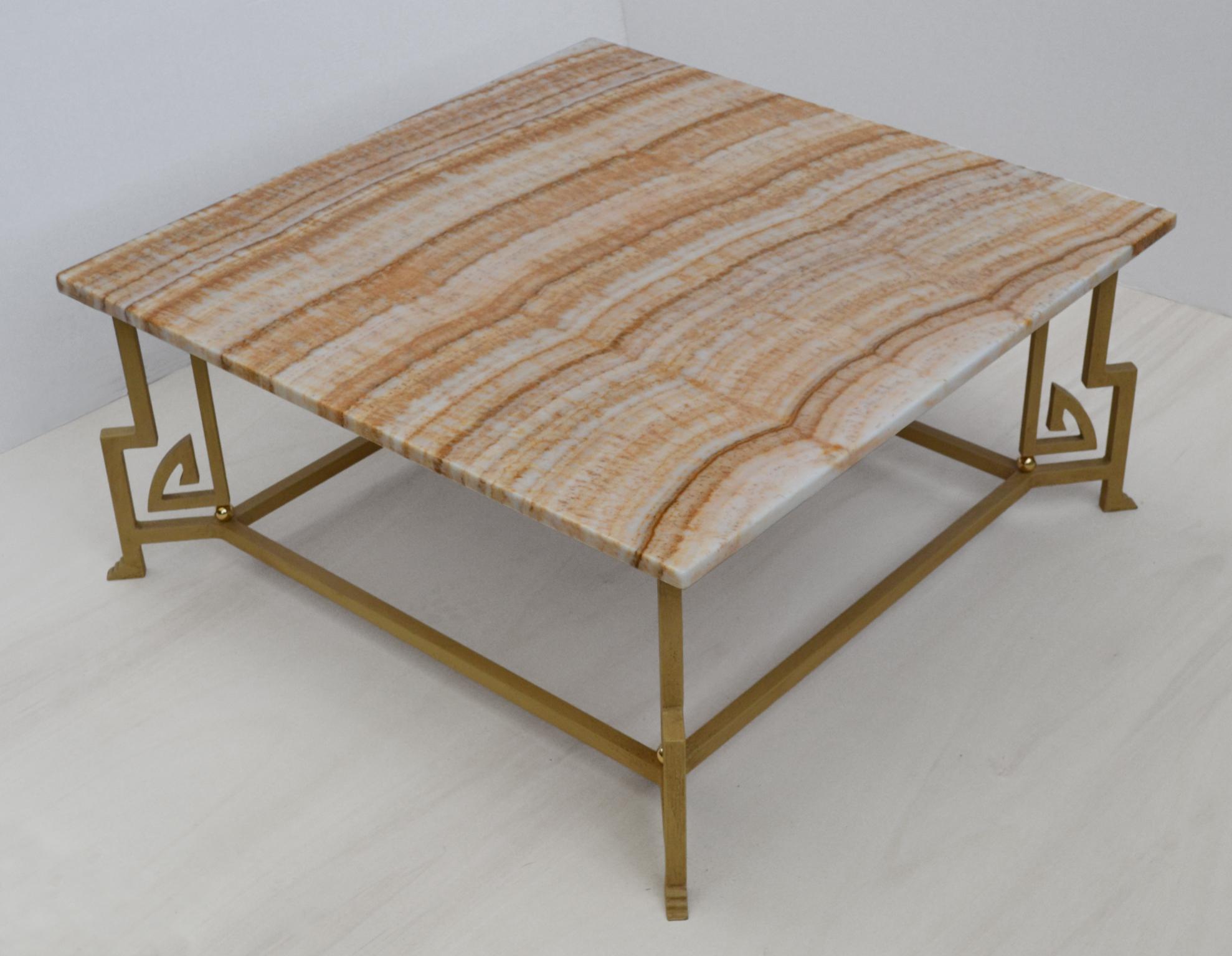 Tavolino da salotto, piano onice quadrato, base in ferro battuto, disponibile  In New Condition For Sale In Rimini, IT