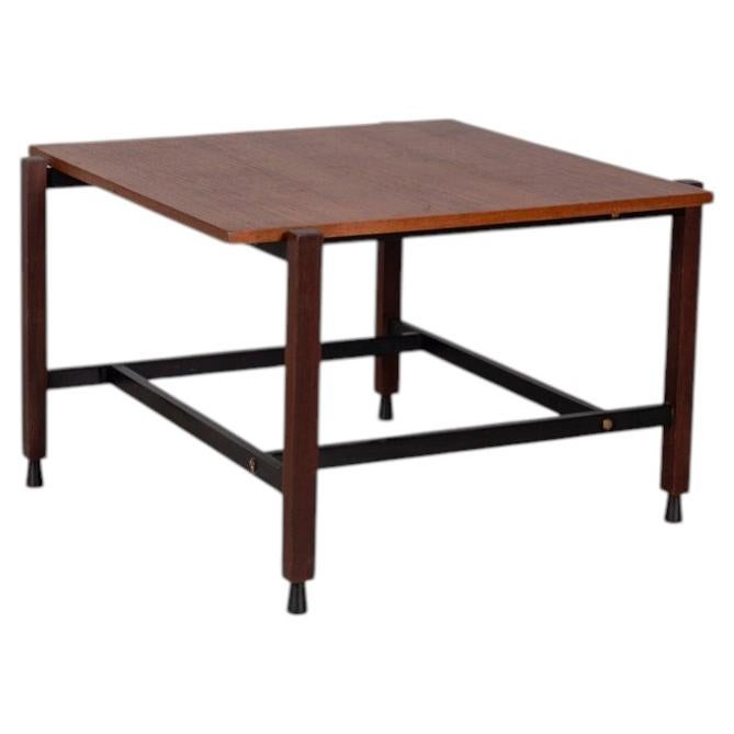Italienischer Design 1960er vintage Couchtisch aus Holz im Angebot